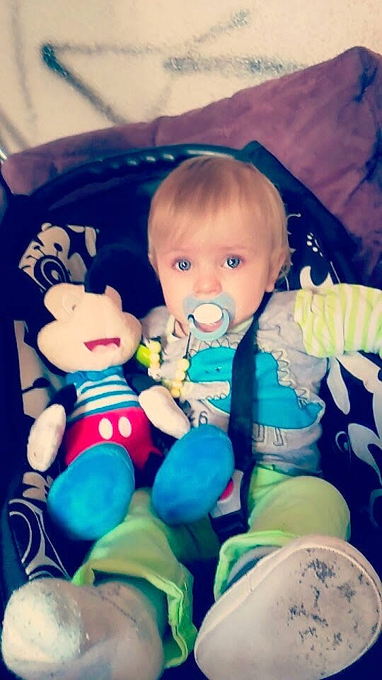 Ethan a rejoint le concours — aidez-le/la à gagner de superbes lots ! blue, child, fun, infant, joy, person, play, product, smile, stuffed_toy, toddler, toy