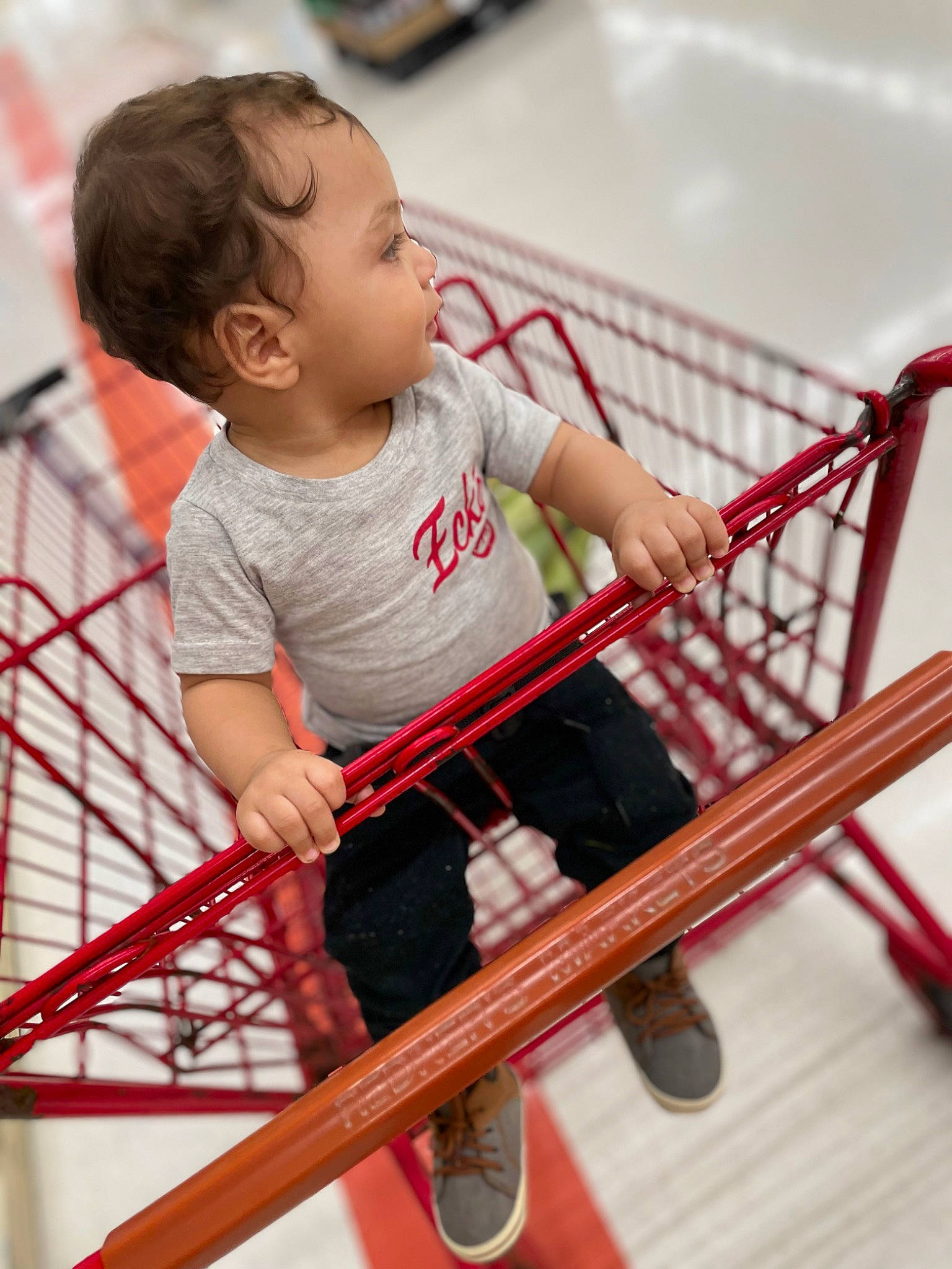 Eduardo is registered to the contest to win money with this photo: baby, baby_toddler_clothing, child, comfort, electric_blue, fun, leisure, pattern, person, play, product, shopping_cart, shorts, sitting, skin, sleeve, standing, t_shirt, tire, toddler