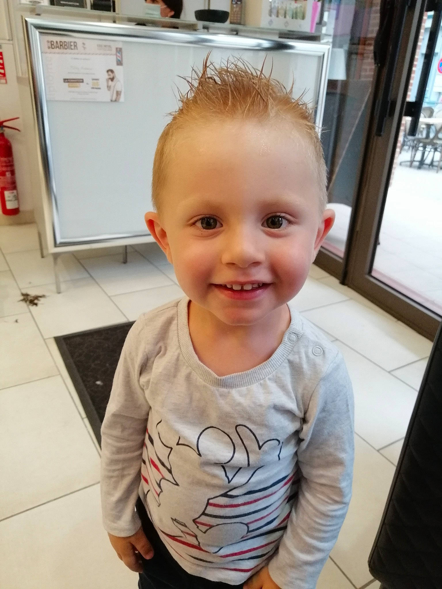 Nathan participe au concours pour gagner de l'argent avec cette photo : baby, cheek, child, chin, eye, face, facial_expression, forehead, hair, hairstyle, head, joy, lip, nose, person, product, shoulder, skin, smile, standing