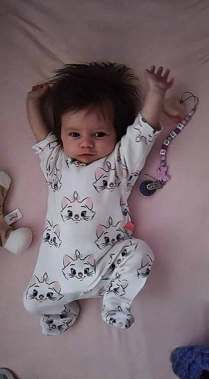 Lucy participe au concours pour gagner de l'argent avec cette photo : arm, baby, baby_toddler_clothing, cheek, child, finger, flash_photography, gesture, hand, happy, head, human, jewellery, joint, nose, pattern, people, person, skin, sleeve