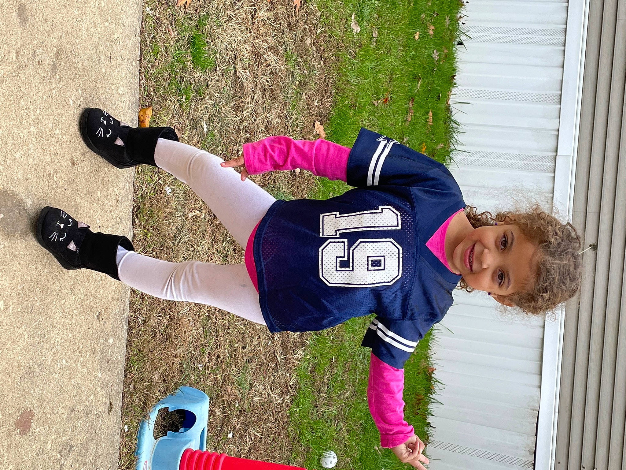 Gabrielle is registered to the contest to win money with this photo: fun, grass, happy, joy, knee, leg, leisure, person, plant, player, recreation, red, shorts, sneakers, sock, sports, sports_uniform, sportswear, sweatpant, t_shirt