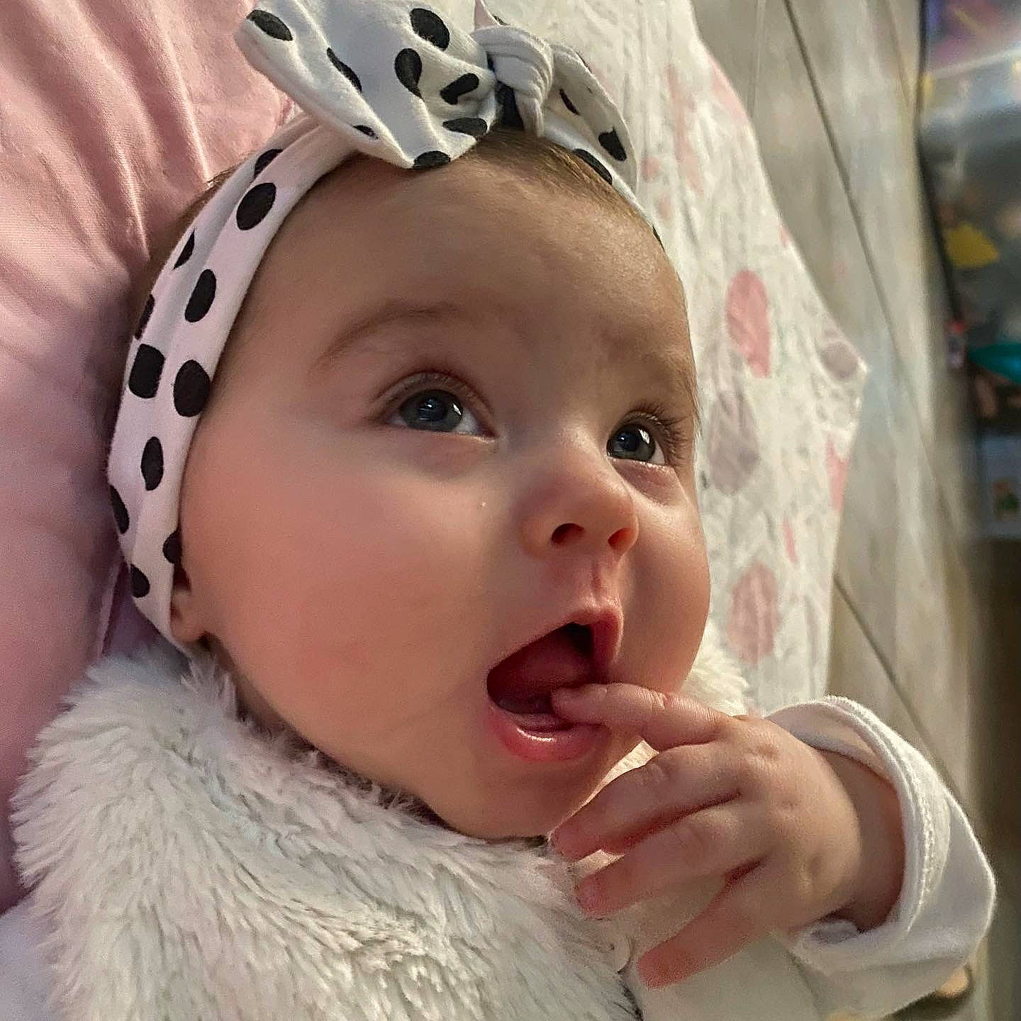 Lora participe au concours pour gagner de l'argent avec cette photo : baby, cheek, chin, close_up, ear, eye, eyebrow, eyelash, fun, gesture, happy, headgear, headwear, iris, lip, mouth, nose, person, skin, surprise