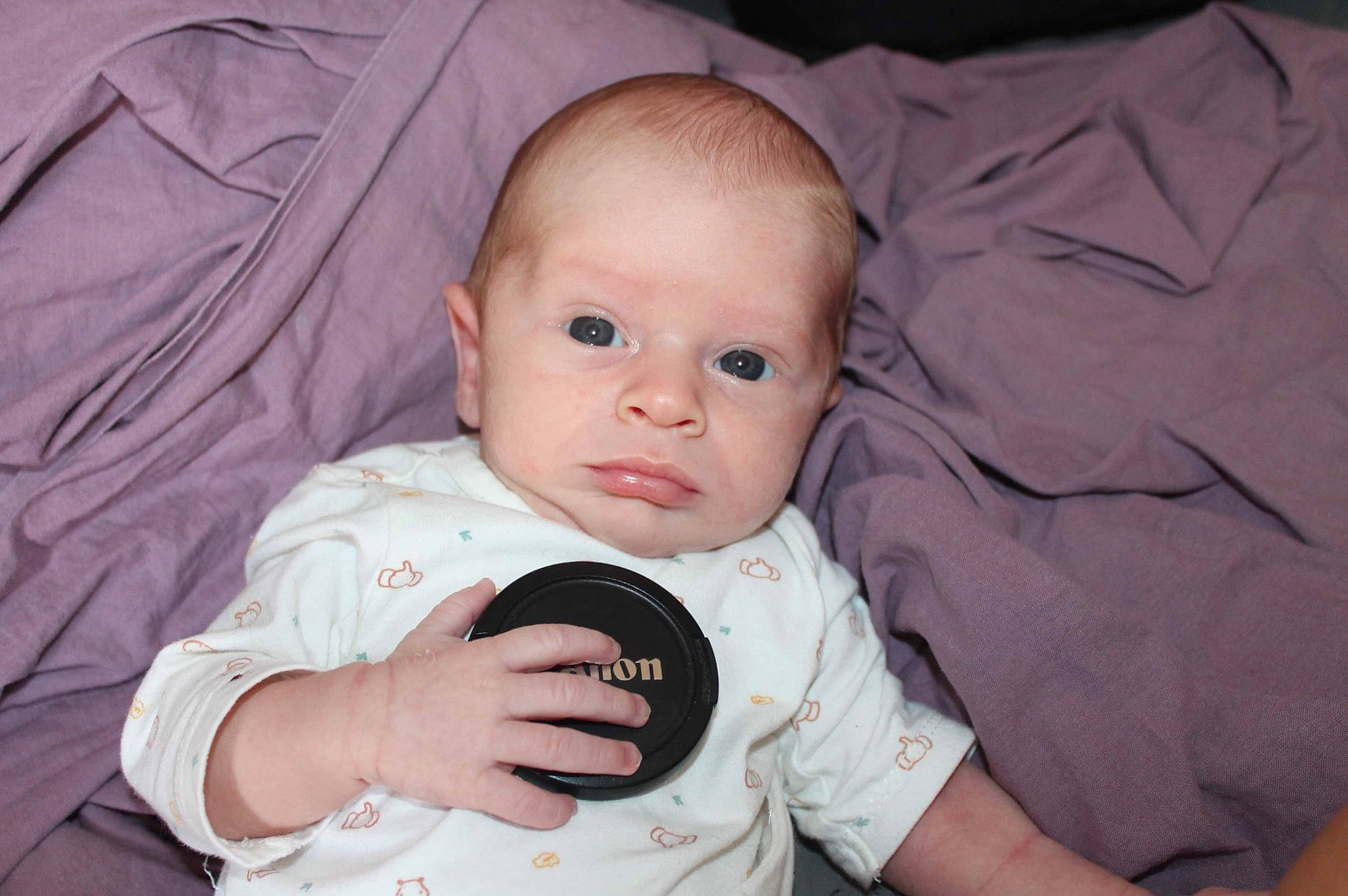 Maëlan participe au concours pour gagner de l'argent avec cette photo : arm, baby, baby_toddler_clothing, cheek, child, comfort, finger, gesture, hand, happy, mouth, nail, nose, person, pink, product, sitting, skin, sleeve, thumb