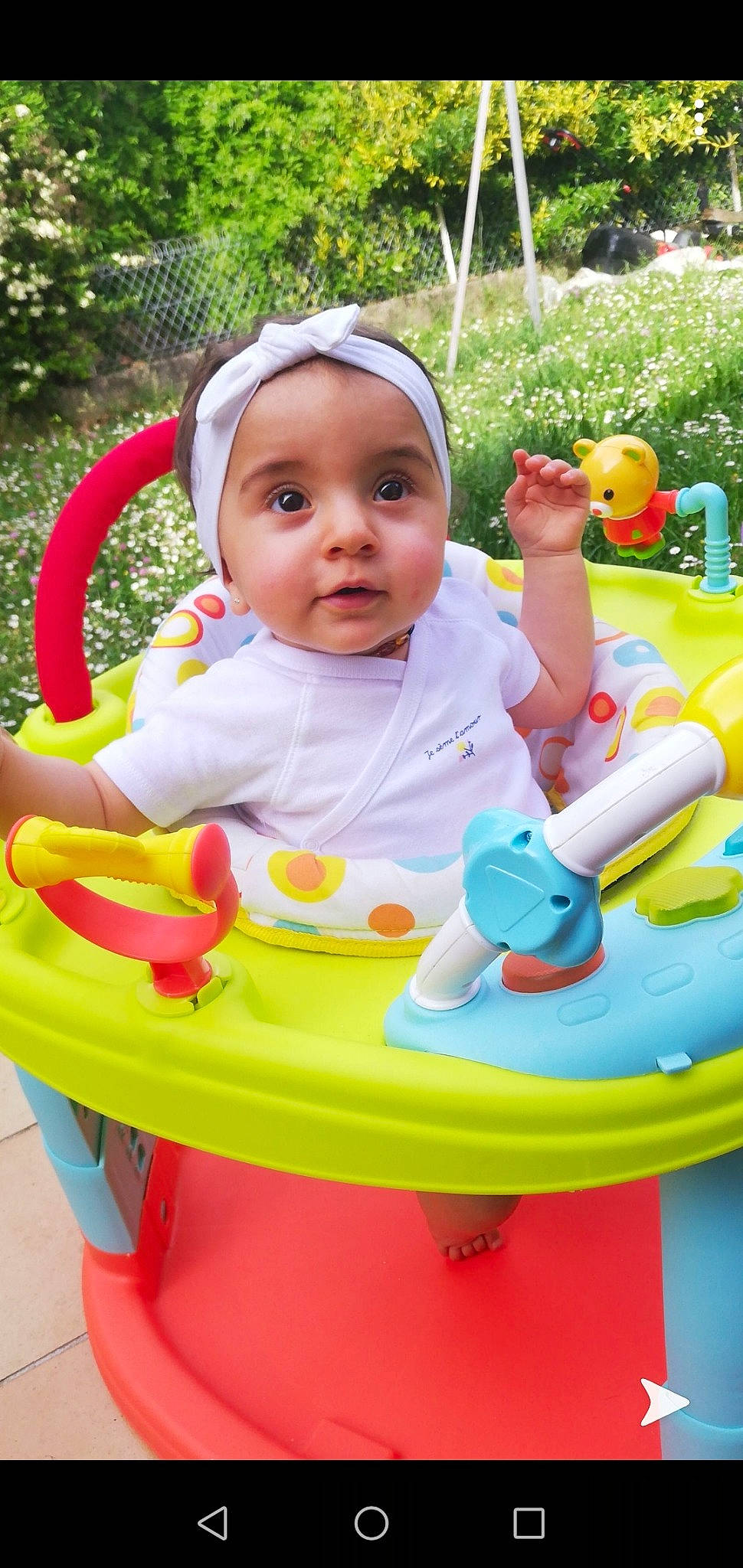 Inna a rejoint le concours — aidez-le/la à gagner de superbes lots ! baby, baby_playing_with_toys, baby_products, baby_toddler_clothing, child, facial_expression, fun, grass, happy, headwear, human_settlement, leisure, person, plant, play, product, public_space, recreation, sitting, snapshot
