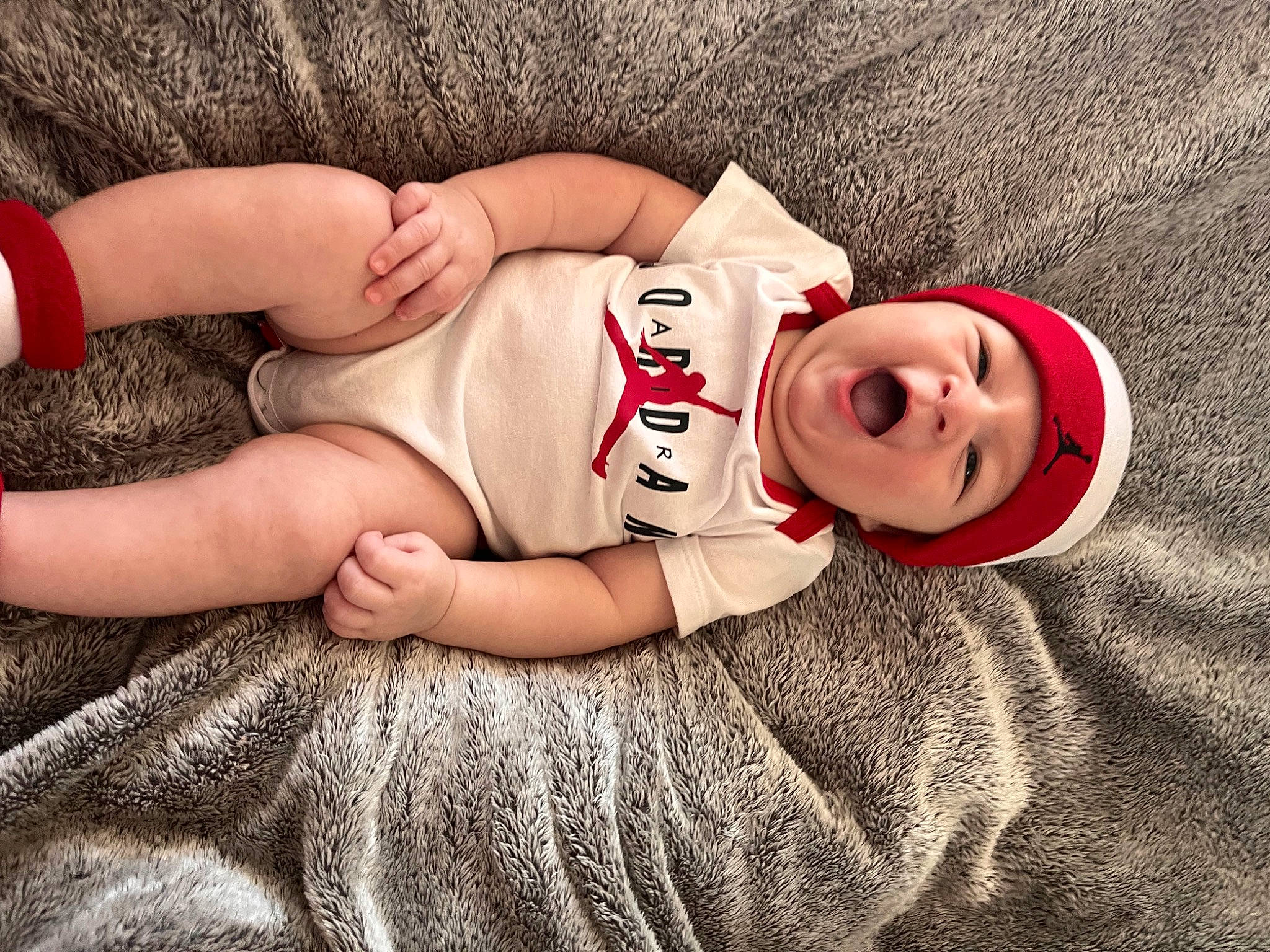 Legend is registered to the contest to win money with this photo: abdomen, chest, comfort, elbow, eye, finger, flash_photography, glasses, grass, hand, happy, head, headwear, human_body, joint, knee, leg, person, skin, thigh