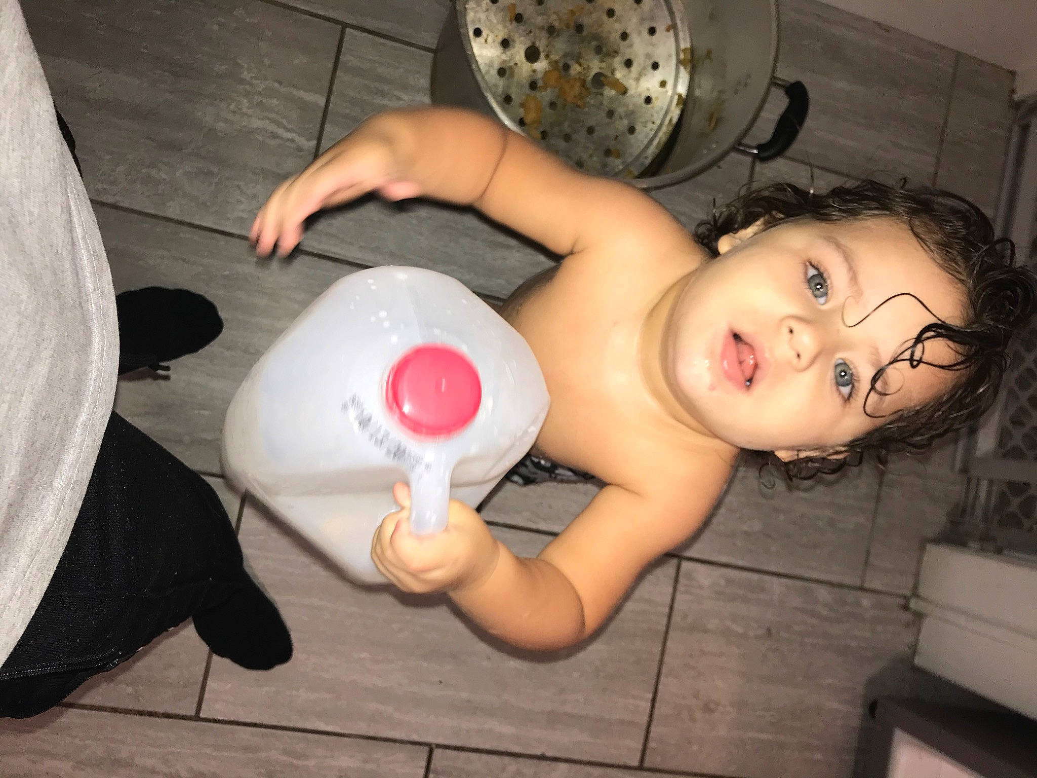 Giovani is registered to the contest to win money with this photo: child, leg, person