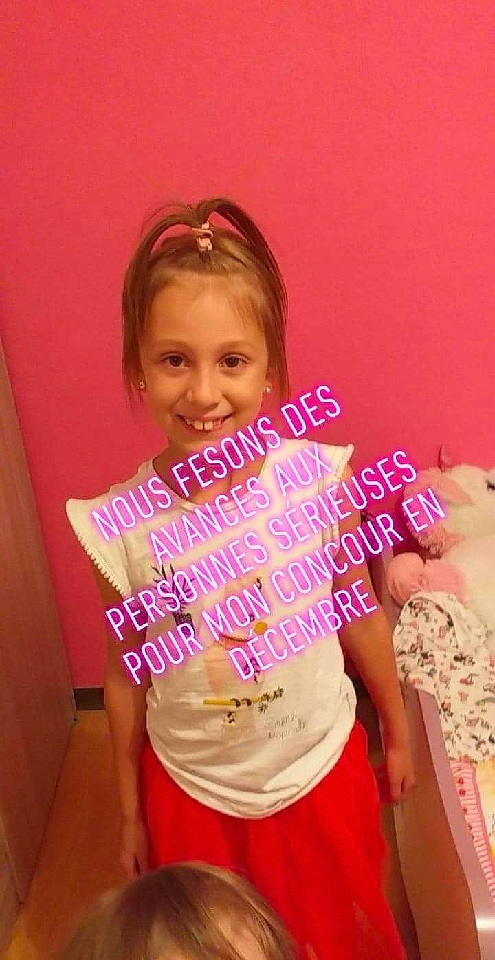 Mélina a rejoint le concours — aidez-le/la à gagner de superbes lots ! arm, eye, face, finger, gesture, hair, hairstyle, hand, happy, head, human_body, joy, magenta, muscle, neck, person, pink, shoulder, skin, sleeve