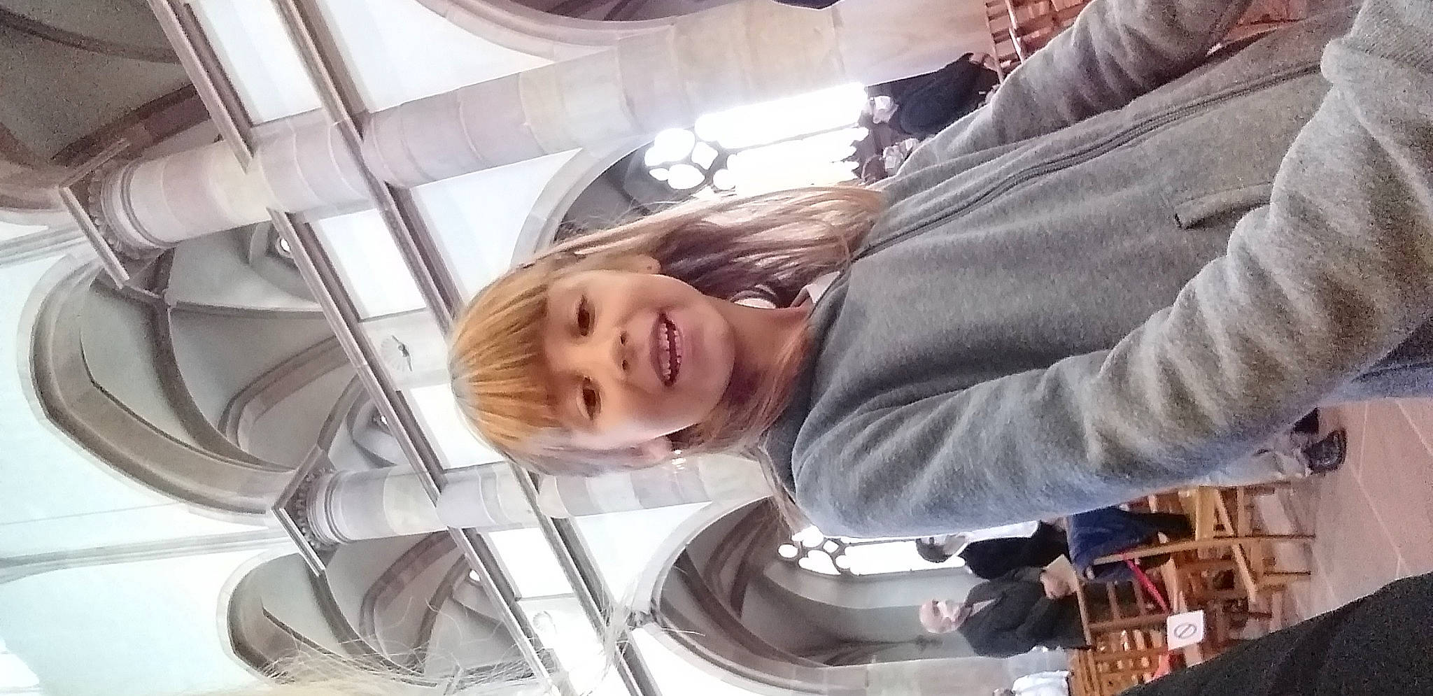 Mélina a rejoint le concours — aidez-le/la à gagner de superbes lots ! child, human, joy, metal, person, photography, selfie, sitting, smile