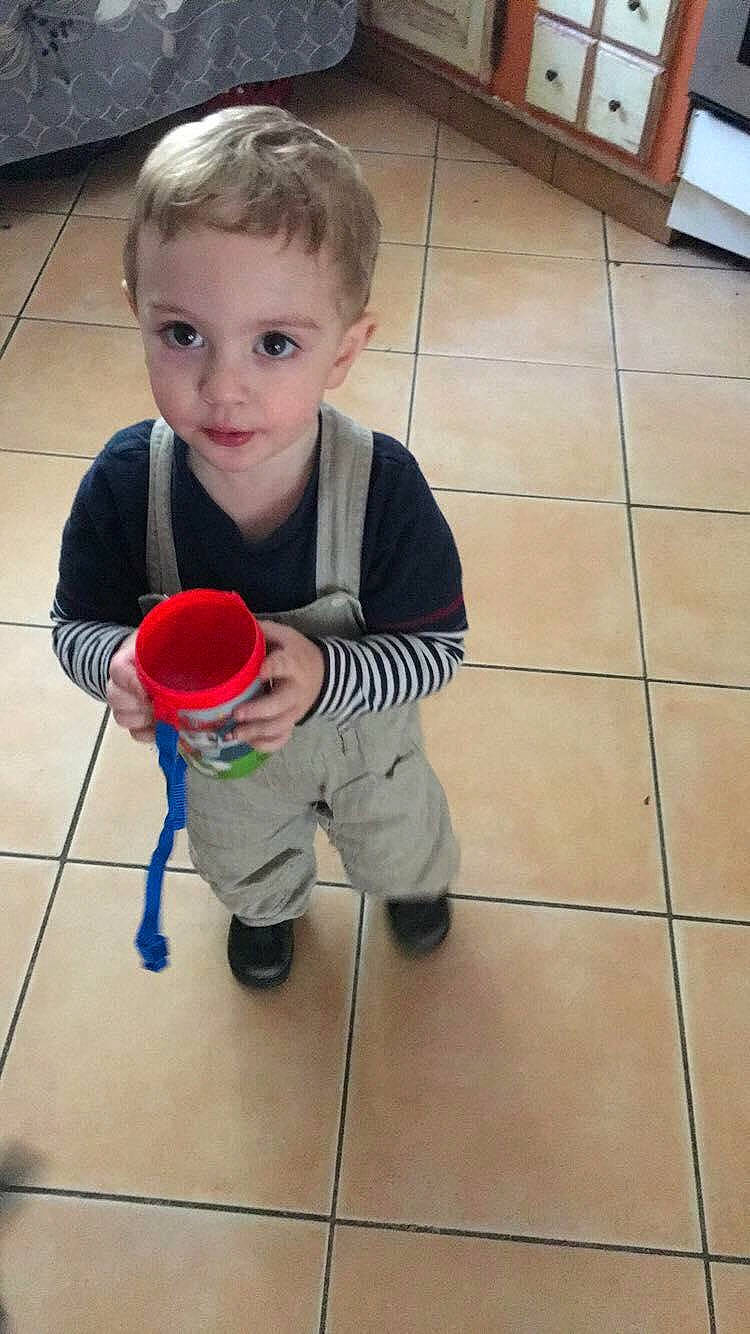 Jarrod a rejoint le concours — aidez-le/la à gagner de superbes lots ! child, floor, flooring, person, play, toddler