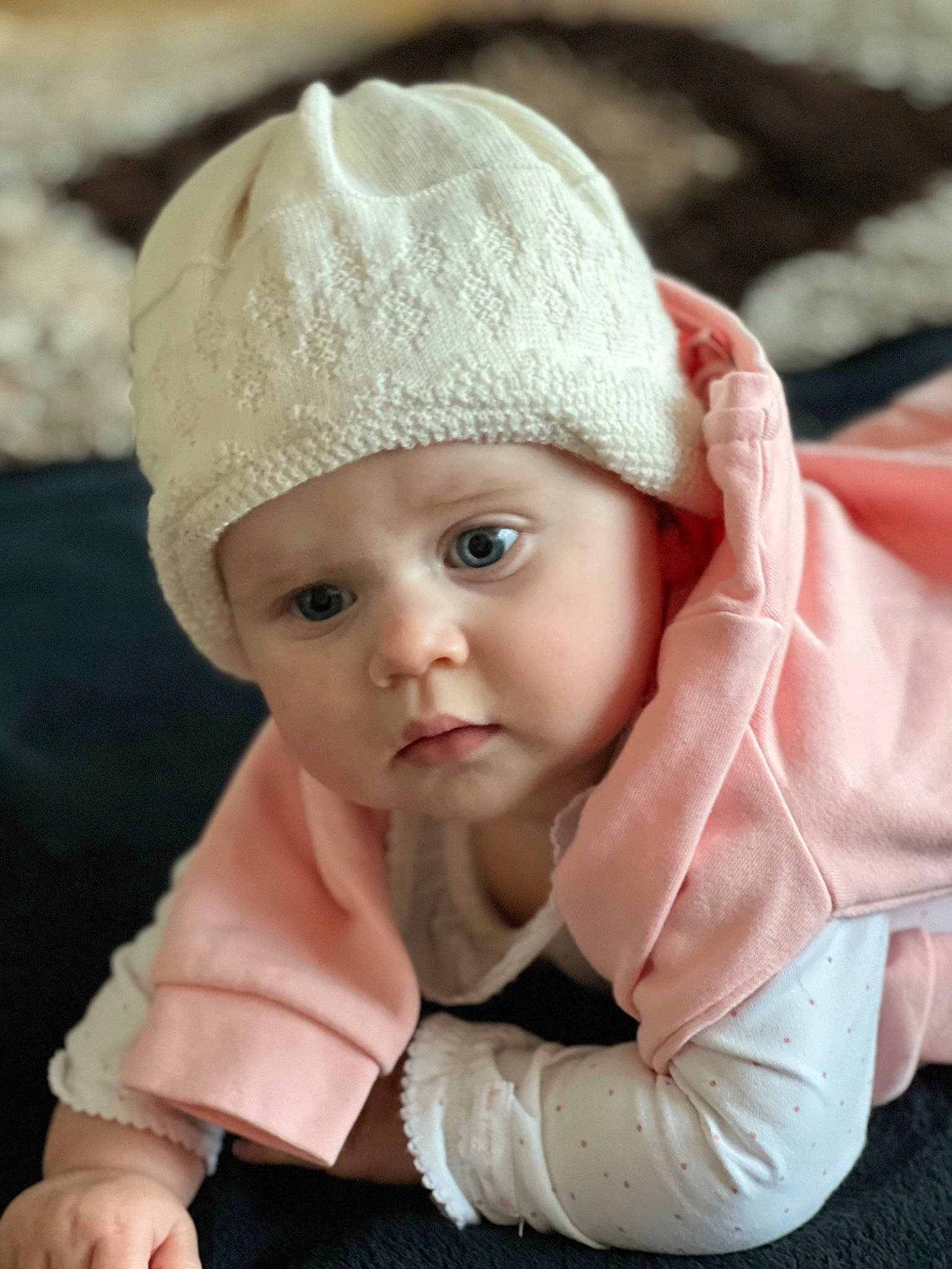 Mia a rejoint le concours — aidez-le/la à gagner de superbes lots ! baby, baby_toddler_clothing, cap, cheek, close_up, comfort, eye, eyebrow, gesture, happy, head, headgear, headwear, knit_cap, lip, outerwear, person, pink, skin, sleeve