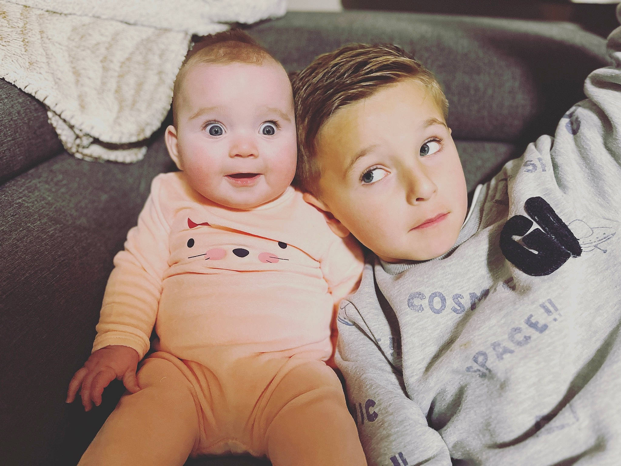 Adem participe au concours pour gagner de l'argent avec cette photo : baby, baby_toddler_clothing, cheek, child, chin, comfort, cool, flash_photography, fun, gesture, hairstyle, happy, interaction, linens, person, product, skin, sleeve, smile, textile