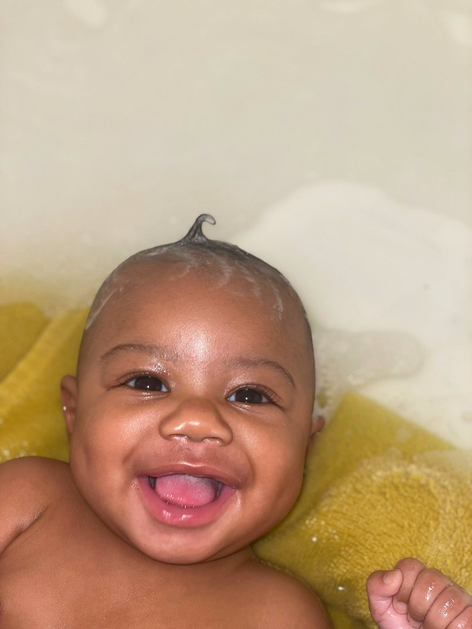 Brenton is registered to the contest to win money with this photo: arm, cheek, chin, ear, eye, eyebrow, eyelash, forehead, hair, hand, head, human_body, jaw, lip, mouth, neck, nose, person, skin, smile