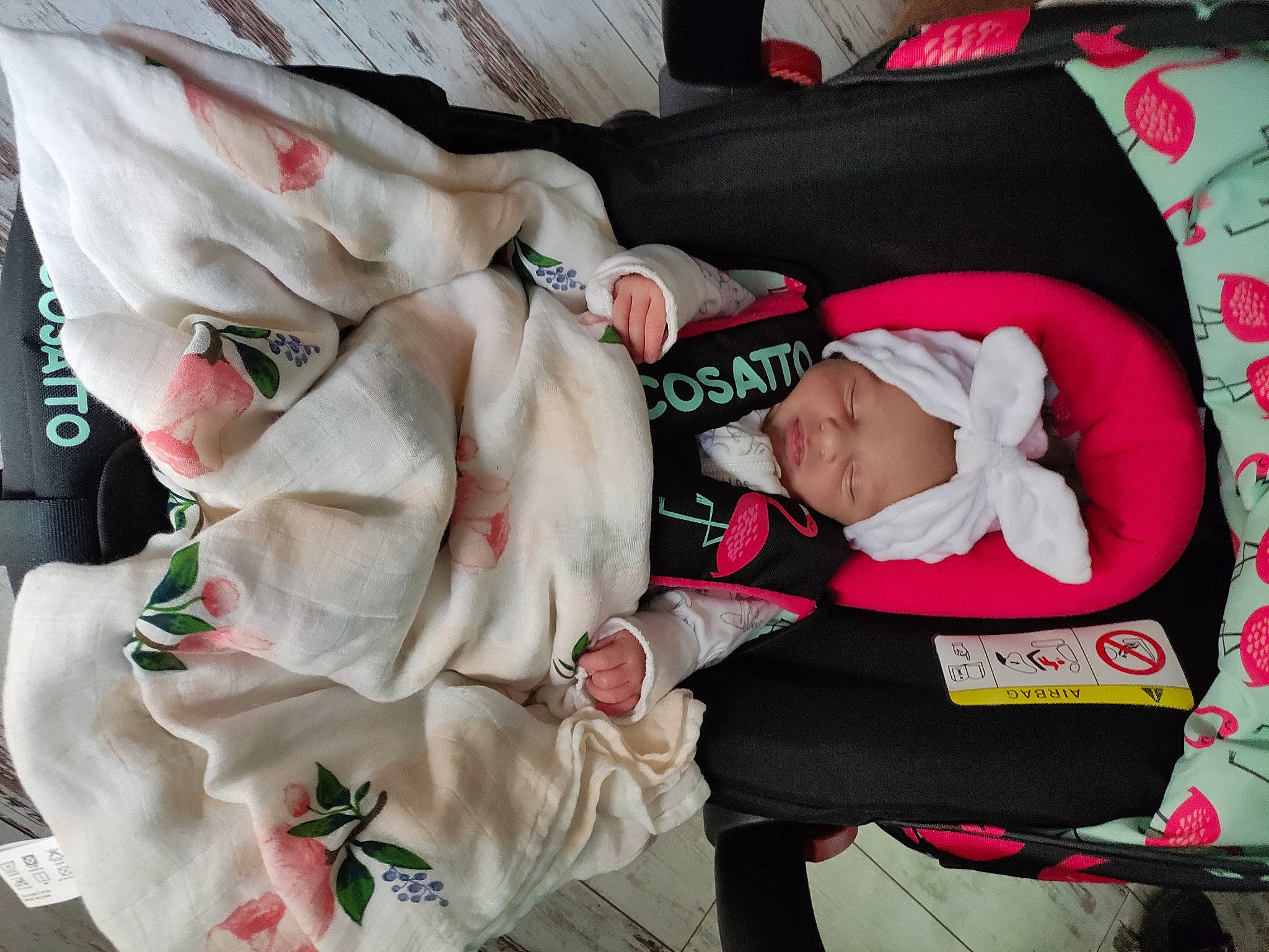 Maygan a rejoint le concours — aidez-le/la à gagner de superbes lots ! baby, baby_products, baby_toddler_clothing, carmine, child, comfort, event, fur, gesture, happy, headwear, lap, linens, people, person, pink, product, room, smile, textile