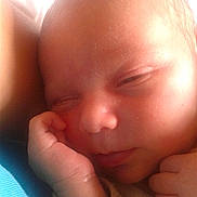 Tom participe au concours pour gagner de l'argent avec cette photo :