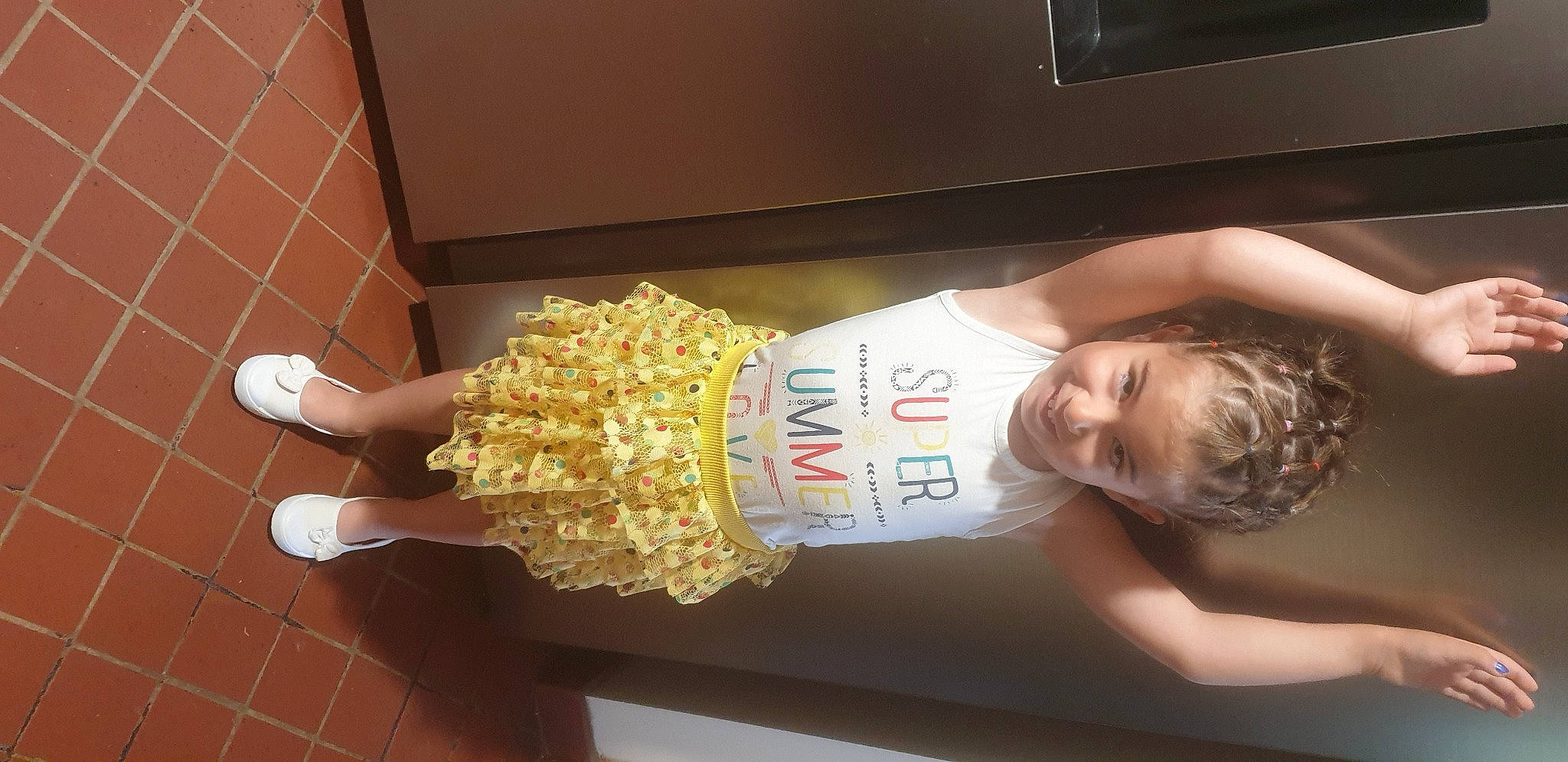 Cathaleya a rejoint le concours — aidez-le/la à gagner de superbes lots ! baby, cocktail_dress, elbow, finger, flooring, fun, human_leg, joy, person, room, t_shirt, thigh, toddler, wrist