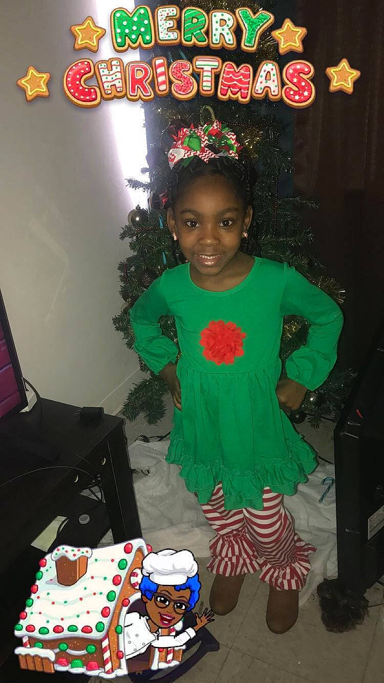 Mylee is registered to the contest to win money with this photo: adaptation, birthday, child, christmas, event, headwear, holiday, joy, party, person, t_shirt, toddler