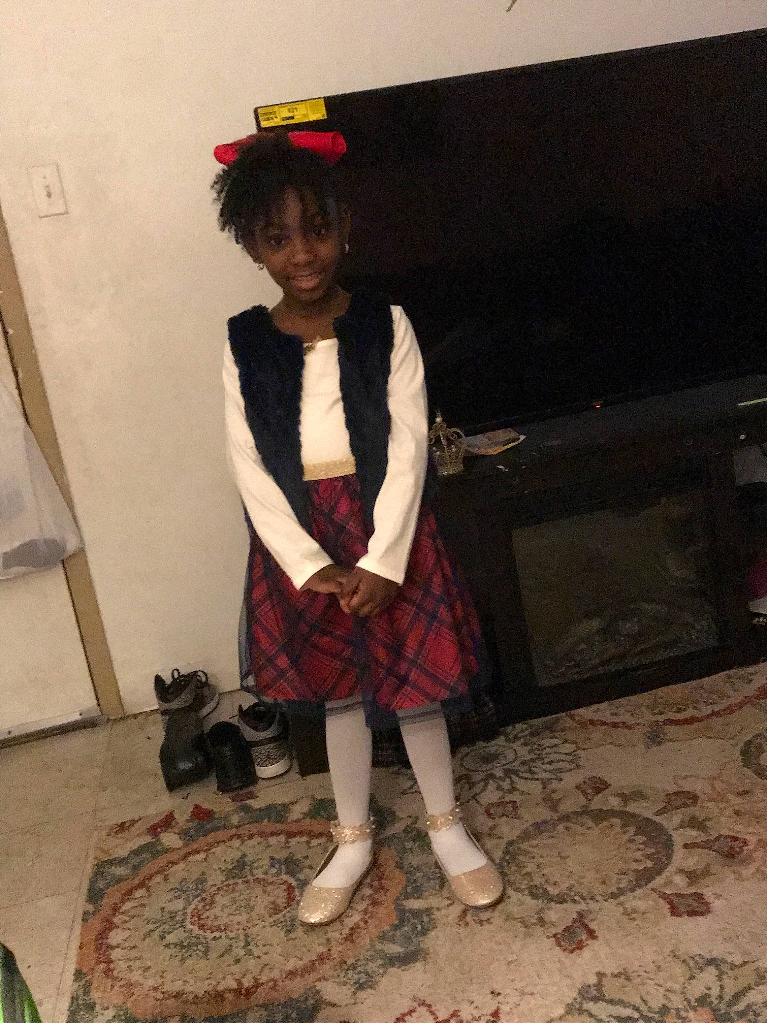 Mylee is registered to the contest to win money with this photo: joy, person