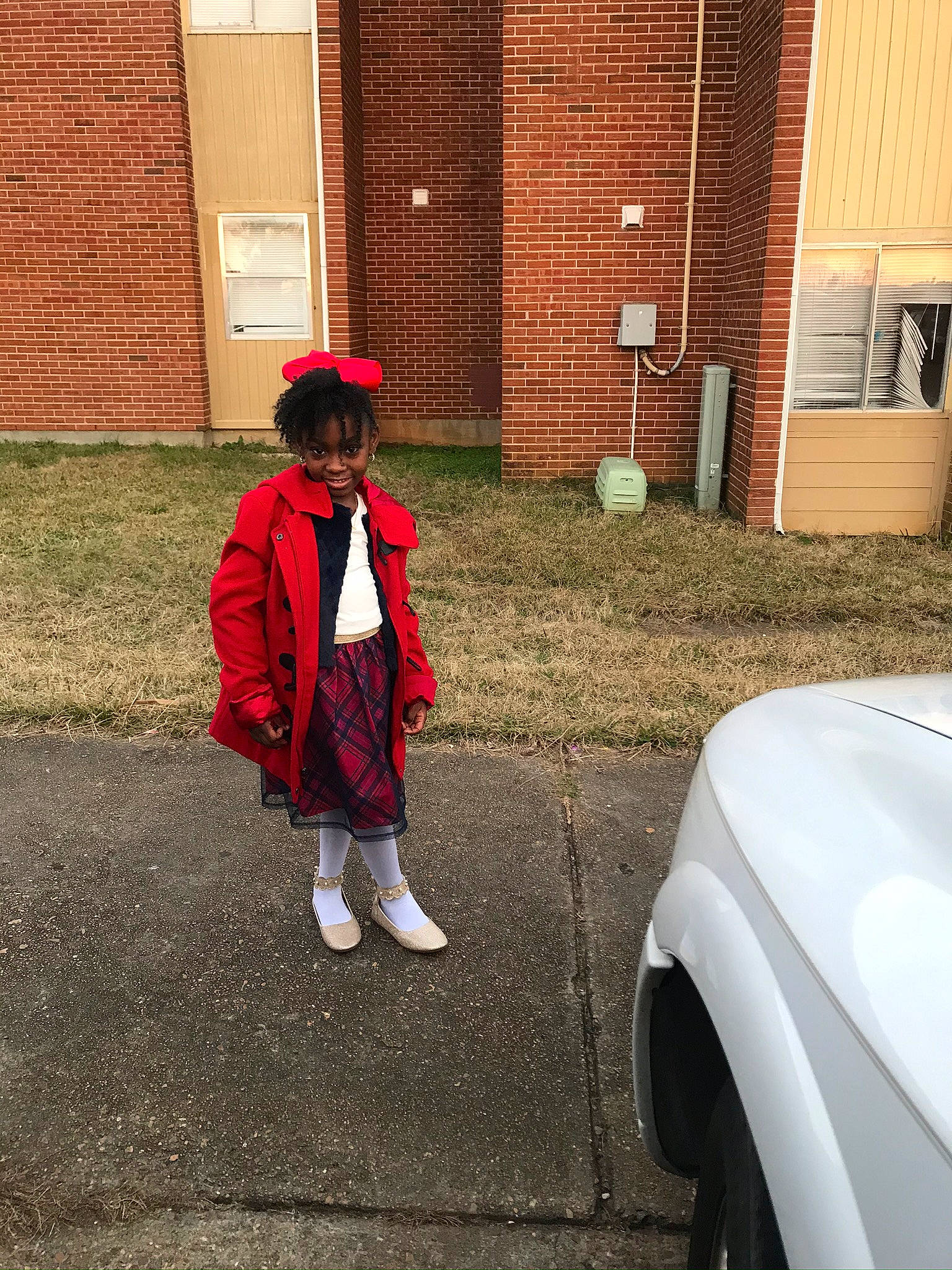 Mylee is registered to the contest to win money with this photo: car, child, family_car, joy, leg, outerwear, person, photography, plant, shoe, snapshot, toddler, tree, vacation, vehicle, winter