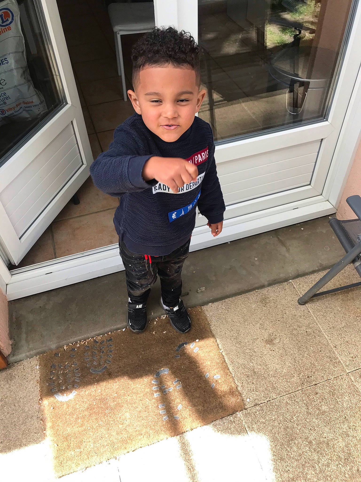 Mathis a rejoint le concours — aidez-le/la à gagner de superbes lots ! baby, baby_toddler_clothing, child, eye, floor, flooring, fun, happy, hardwood, head, human_body, leg, person, shoe, sitting, sleeve, sneakers, t_shirt, tints_and_shades, toddler