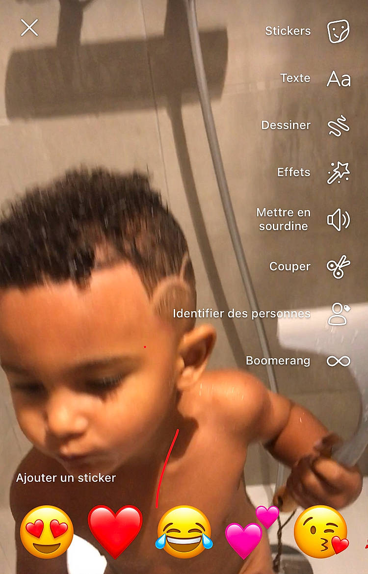 Mathis a rejoint le concours — aidez-le/la à gagner de superbes lots ! advertising, barechested, black_hair, chest, child, eyelash, font, fun, gadget, happy, illustration, leisure, logo, muscle, person, photo_caption, photography, play, selfie, toddler