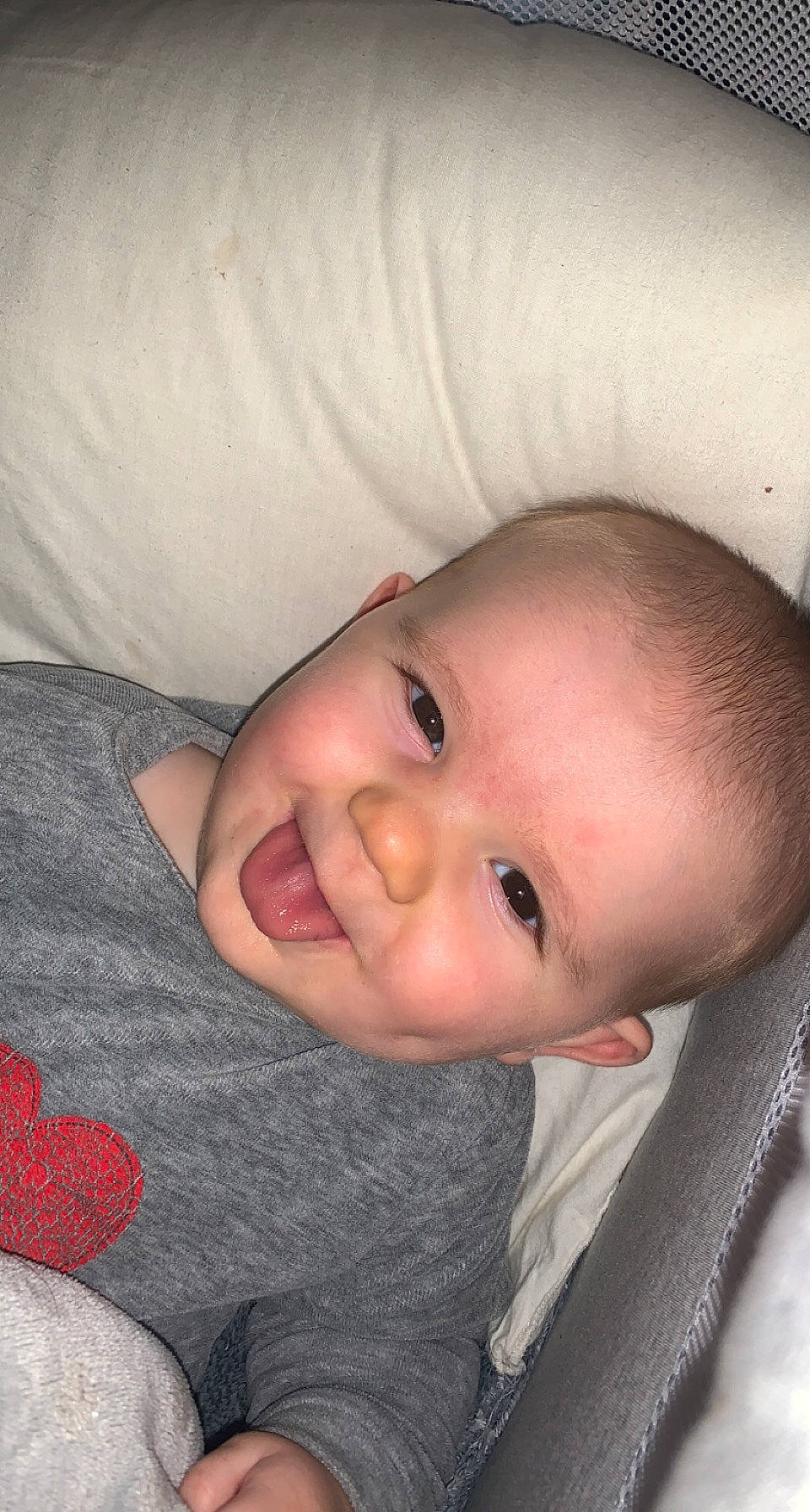 Nahël participe au concours pour gagner de l'argent avec cette photo : baby, baby_products, baby_toddler_clothing, cheek, child, comfort, eye, eyebrow, eyelash, happy, iris, linens, lip, mouth, nose, person, sitting, sleeve, smile, toddler