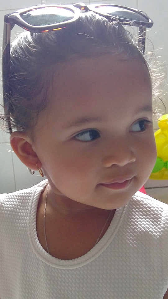 Sheïma a rejoint le concours — aidez-le/la à gagner de superbes lots ! beauty, cheek, child, chin, cool, ear, eye, eyebrow, face, facial_expression, forehead, hair, hairstyle, head, lip, male, nose, person, selfie, skin