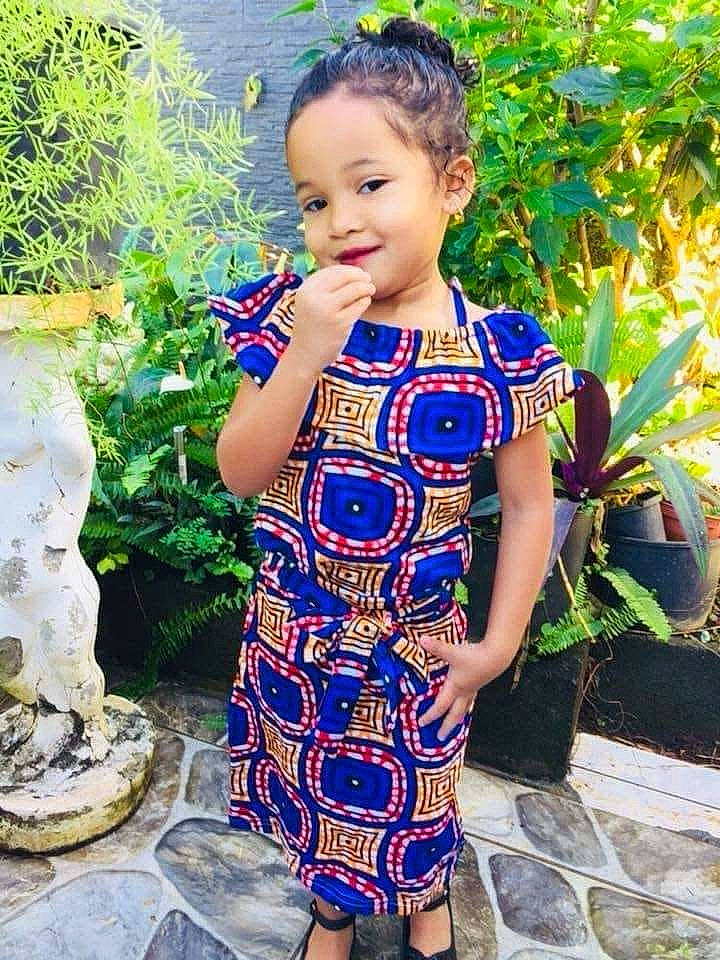 Sheïma a rejoint le concours — aidez-le/la à gagner de superbes lots ! child, child_model, clothing, day_dress, design, dress, neck, pattern, person, plant, shoulder, sleeve, textile, toddler