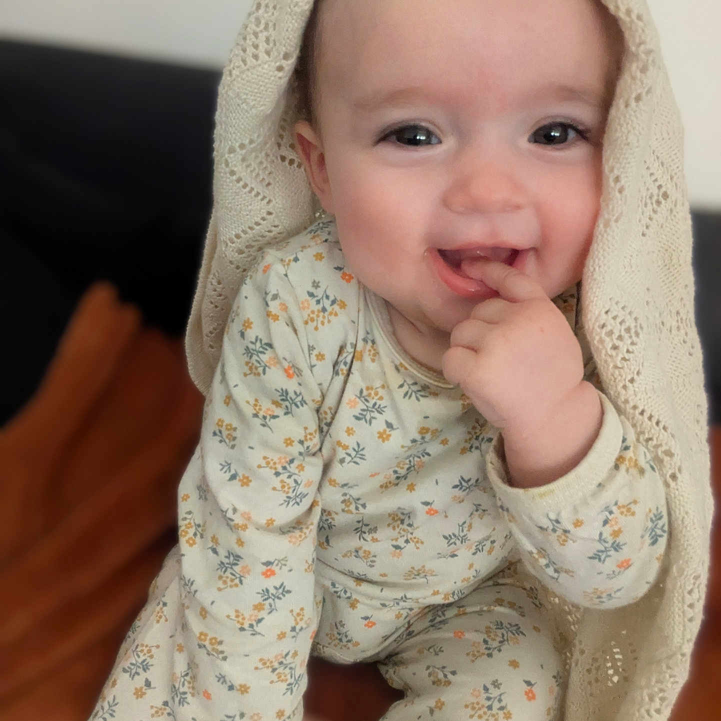 émilie-Rose a rejoint le concours — aidez-le/la à gagner de superbes lots ! baby, bodypart, bonnet, clothing, face, finger, hand, happy, hat, head, hood, hoodie, knitwear, newborn, person, photography, portrait, smile, sweater, sweatshirt
