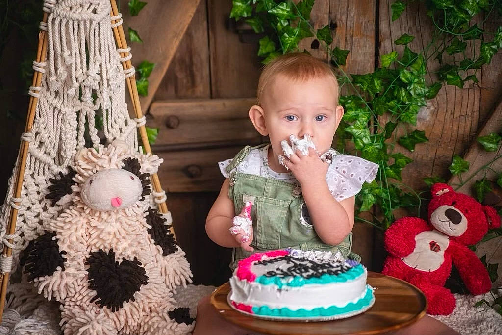 Kailena joined the competition — help win amazing prizes! baked_goods, birthday_cake, buttercream, cake, cake_decorating, cake_decorating_supply, cream, dessert, event, face, food, icing, person, plant, plate, sugar_cake, sugar_paste, sweetness, table, toddler