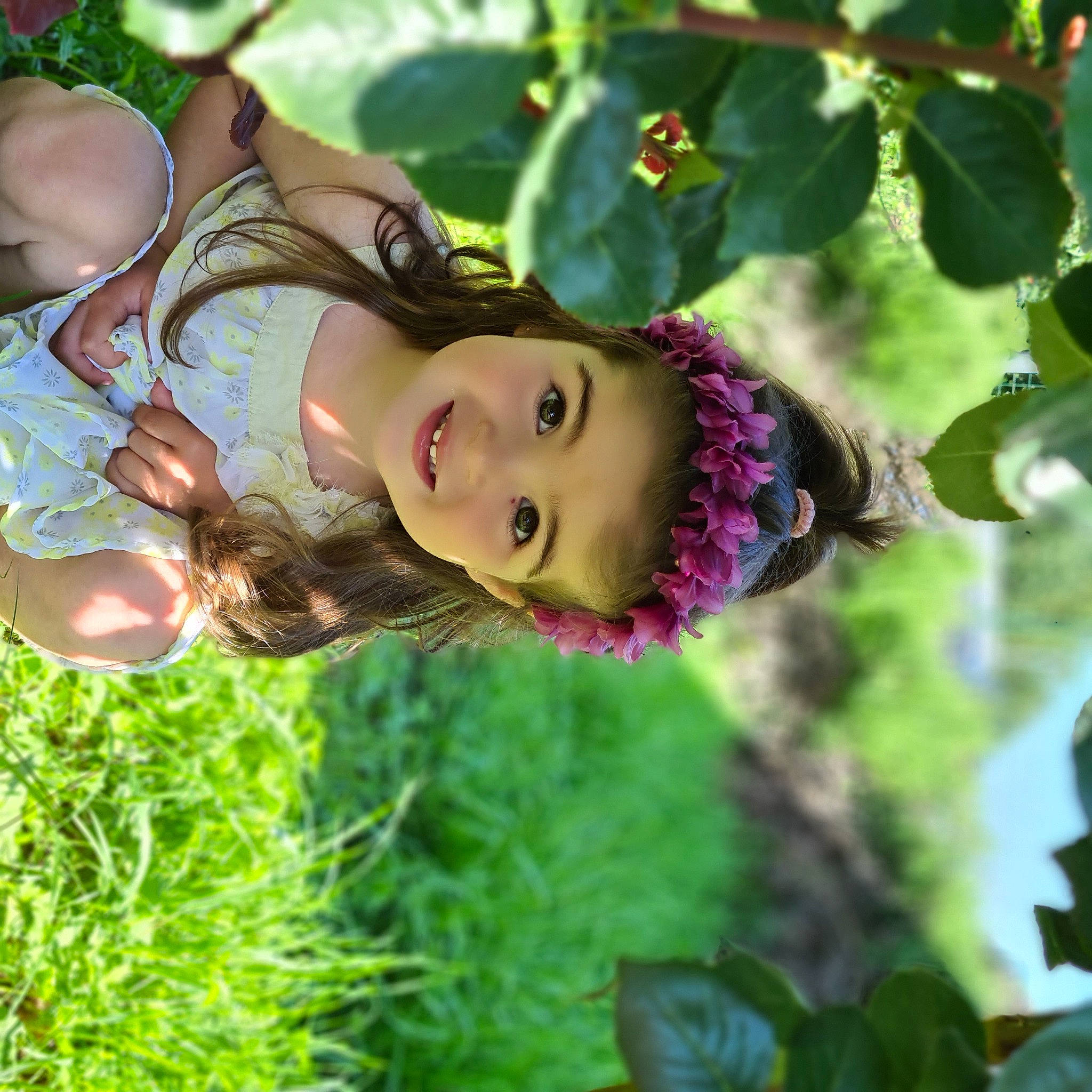 Shana participe au concours pour gagner de l'argent avec cette photo : child, eyewear, fawn, flowering_plant, fun, garden, grass, happy, headwear, joy, lawn_ornament, leisure, magenta, people_in_nature, person, petal, plant, plant_stem, rose_family, shrub