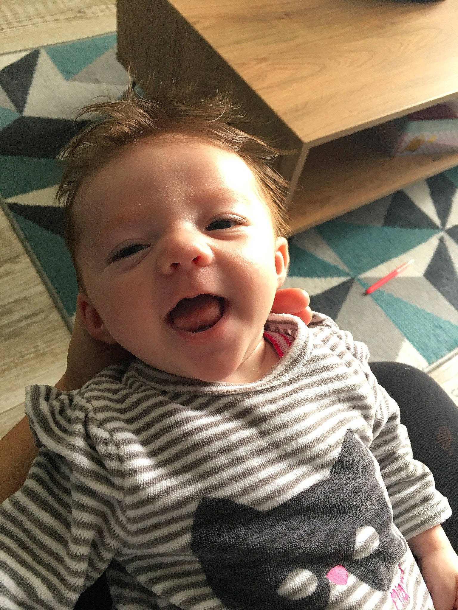 Margot a rejoint le concours — aidez-le/la à gagner de superbes lots ! baby, cheek, child, chin, cool, ear, electronic_device, face, facial_expression, forehead, fun, head, lip, mouth, nose, person, skin, smile, technology, toddler
