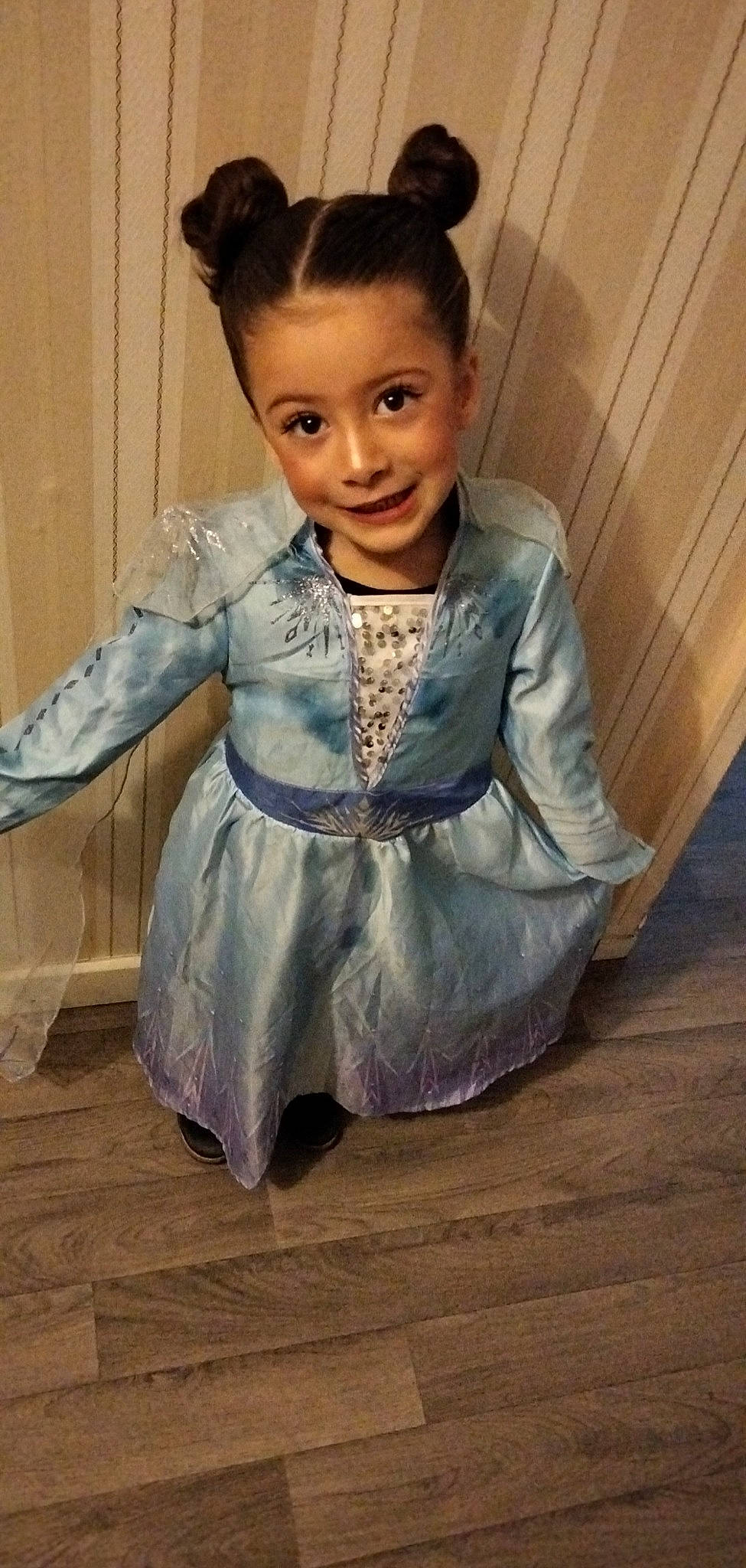 Layana a rejoint le concours — aidez-le/la à gagner de superbes lots ! arm, baby_toddler_clothing, chin, day_dress, dress, face, fashion_design, flash_photography, hair, happy, head, human_body, iris, joy, outerwear, person, skin, sleeve, smile, toddler