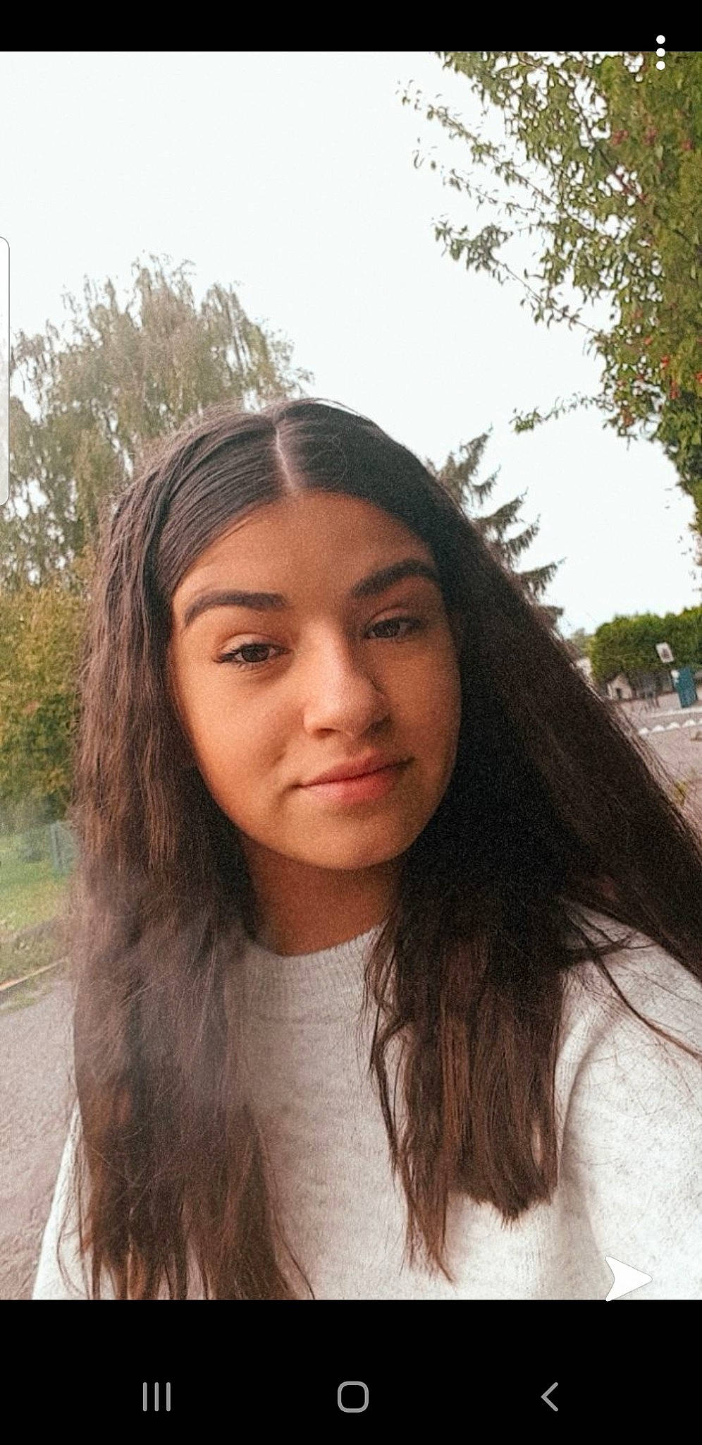 Sophia a rejoint le concours — aidez-le/la à gagner de superbes lots ! beauty, black_hair, brown_hair, chin, eyebrow, face, forehead, hair, hair_coloring, hairstyle, human, jaw, layered_hair, lip, long_hair, nose, person, photography, selfie, smile