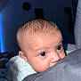 Felicia a rejoint le concours — aidez-le/la à gagner de superbes lots ! baby, infant, face, eyes, skin, hair, blanket, closeup, indoor, curious, soft, light, newborn, sleepwear, expression, portrait, person, head, comfort, cozy