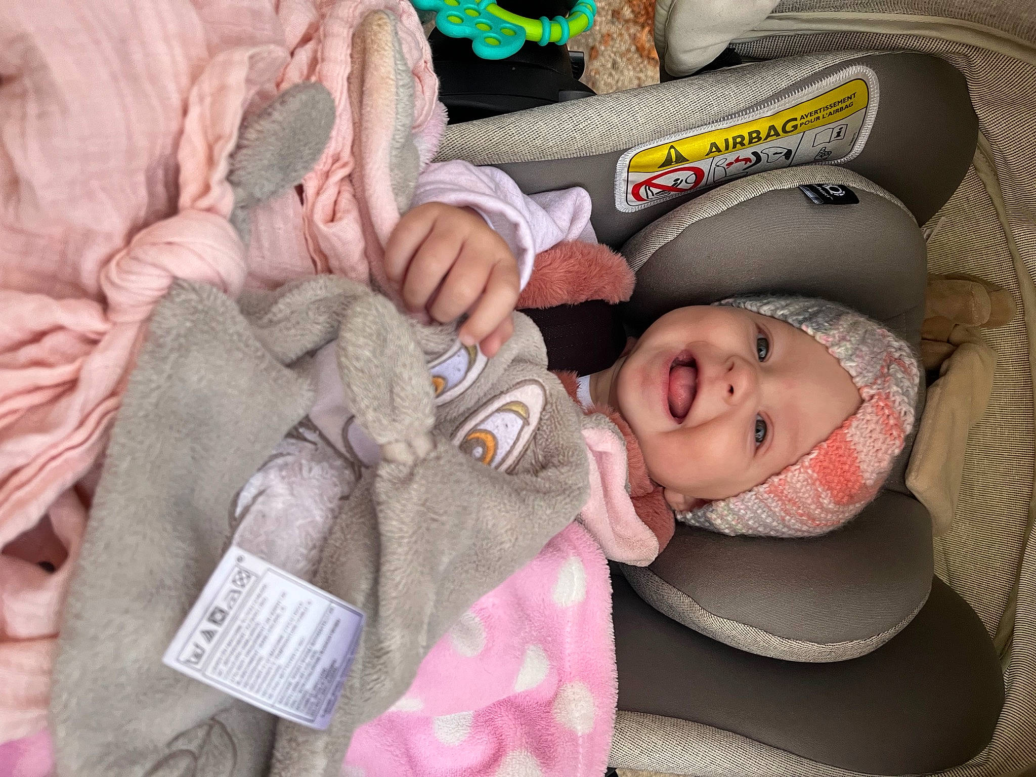 Athéna a rejoint le concours — aidez-le/la à gagner de superbes lots ! baby, baby_carriage, baby_products, baby_sleeping, baby_toddler_clothing, car_seat, cheek, child, comfort, eye, face, gesture, happy, headwear, linens, person, pink, skin, smile, textile