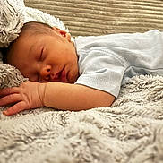 Helio a rejoint le concours — aidez-le/la à gagner de superbes lots ! baby, sleeping, blanket, infant, cozy, soft, texture, peaceful, child, rest, cute, newborn, clothing, comfort, portrait, bed, hand, face, relax, naptime
