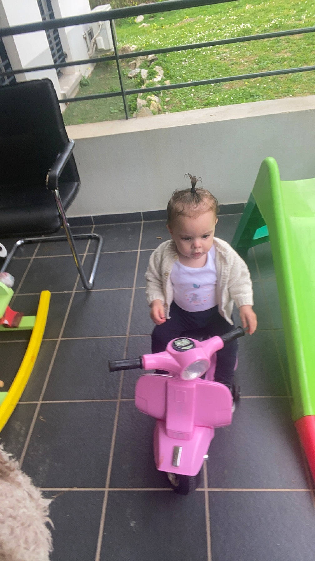 Dilara participe au concours pour gagner de l'argent avec cette photo : baby, baby_products, baby_toddler_clothing, child, chute, city, flooring, fun, leisure, magenta, person, plastic, play, recreation, riding_toy, sitting, tire, toddler, toy, vehicle