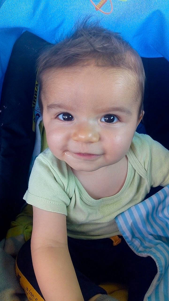 Dévone participe au concours pour gagner de l'argent avec cette photo : baby, baby_toddler_clothing, blue, cheek, clothing, cool, ear, eyebrow, eyelash, flash_photography, happy, iris, lip, mouth, nose, person, product, skin, sleeve, smile