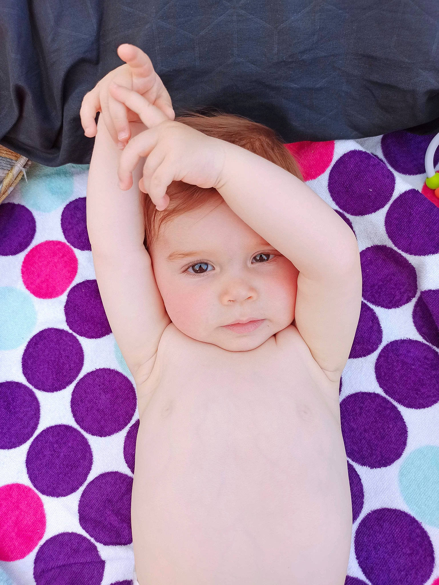 Cléa participe au concours pour gagner de l'argent avec cette photo : arm, baby, baby_toddler_clothing, chin, comfort, eye, eyebrow, finger, gesture, head, headwear, lip, neck, person, pink, purple, skin, sleeve, smile, textile