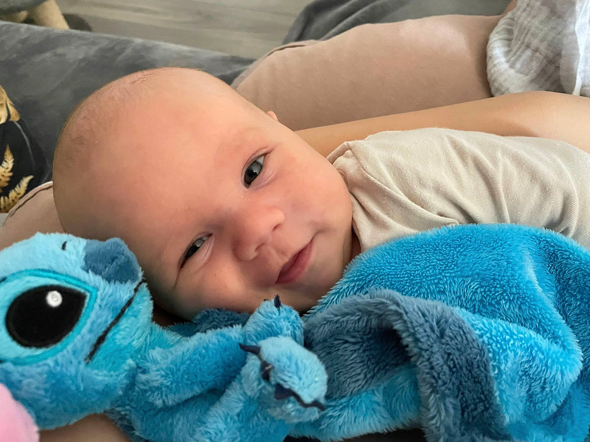 Jayden a rejoint le concours — aidez-le/la à gagner de superbes lots ! azure, baby, cheek, comfort, eye, eyebrow, green, happy, head, iris, linens, mammal, mouth, nose, people, person, skin, smile, textile, toddler