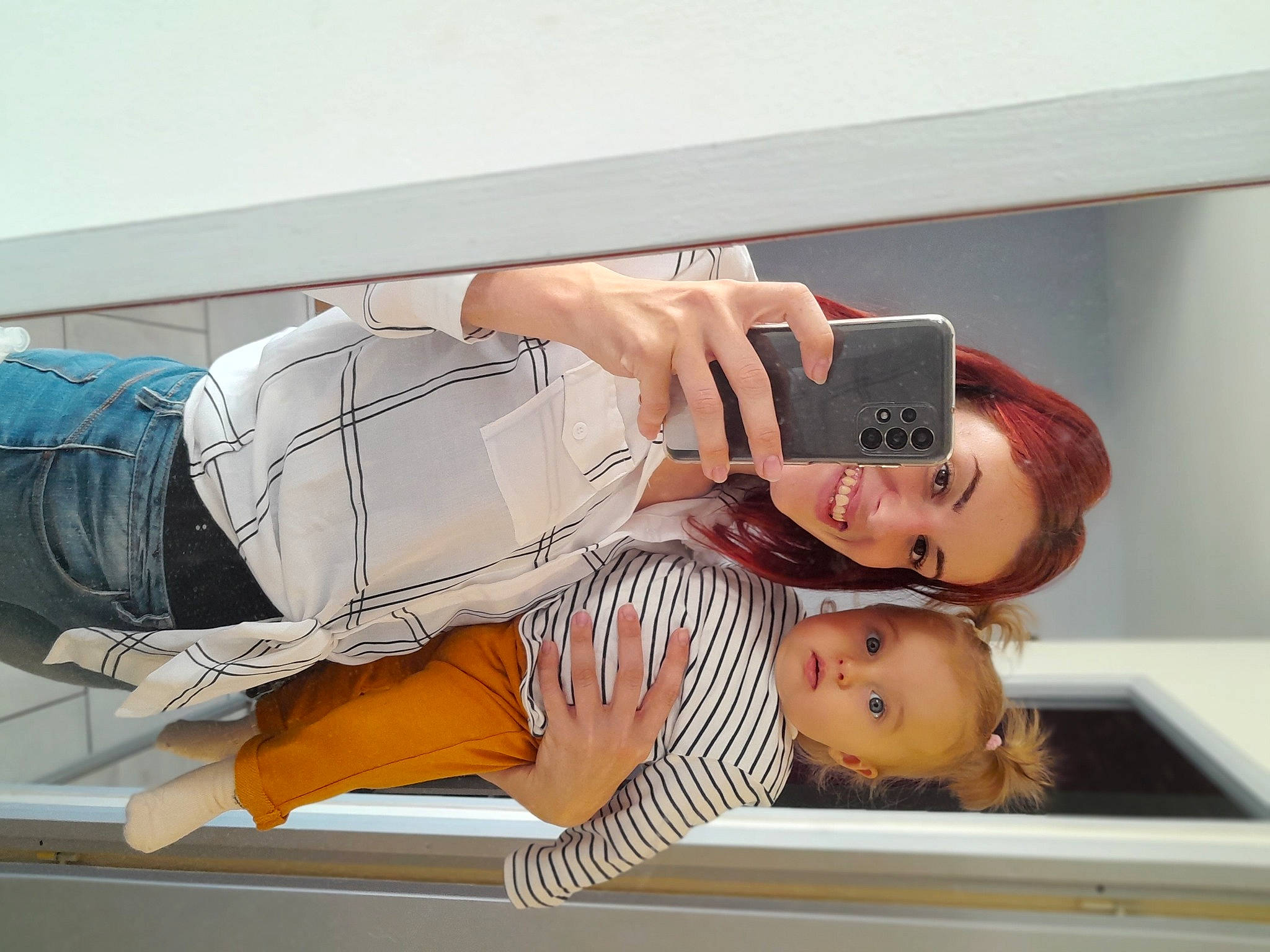 Gwennaëlle participe au concours pour gagner de l'argent avec cette photo : advertising, art, automotive_design, bed, bedding, comfort, eyelash, flesh, gesture, happy, home_appliance, human_leg, illustration, joy, linens, person, room, smile, thigh, toddler