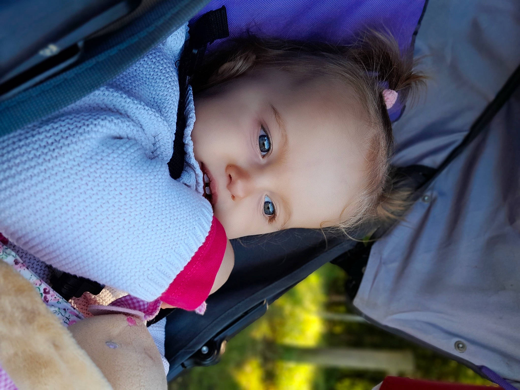 Gwennaëlle a rejoint le concours — aidez-le/la à gagner de superbes lots ! baby, baby_toddler_clothing, cheek, child, comfort, electric_blue, eye, facial_expression, flash_photography, fun, grass, happy, iris, lip, mammal, nose, person, skin, smile, toddler