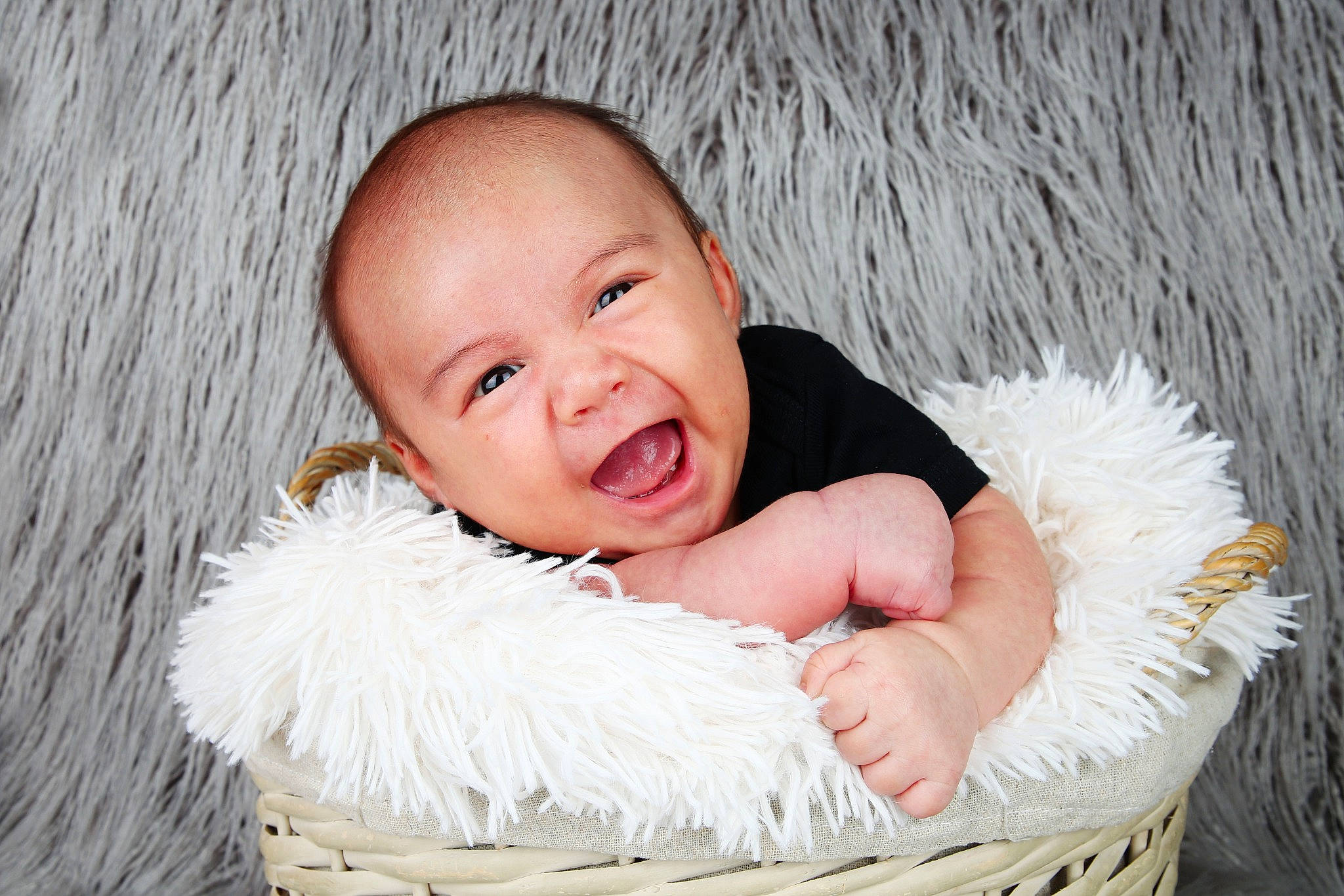Ezékiel participe au concours pour gagner de l'argent avec cette photo : baby, baby_toddler_clothing, cheek, child, comfort, face, facial_expression, fashion_accessory, finger, flash_photography, fun, fur, gesture, grass, happy, iris, person, skin, smile, toddler