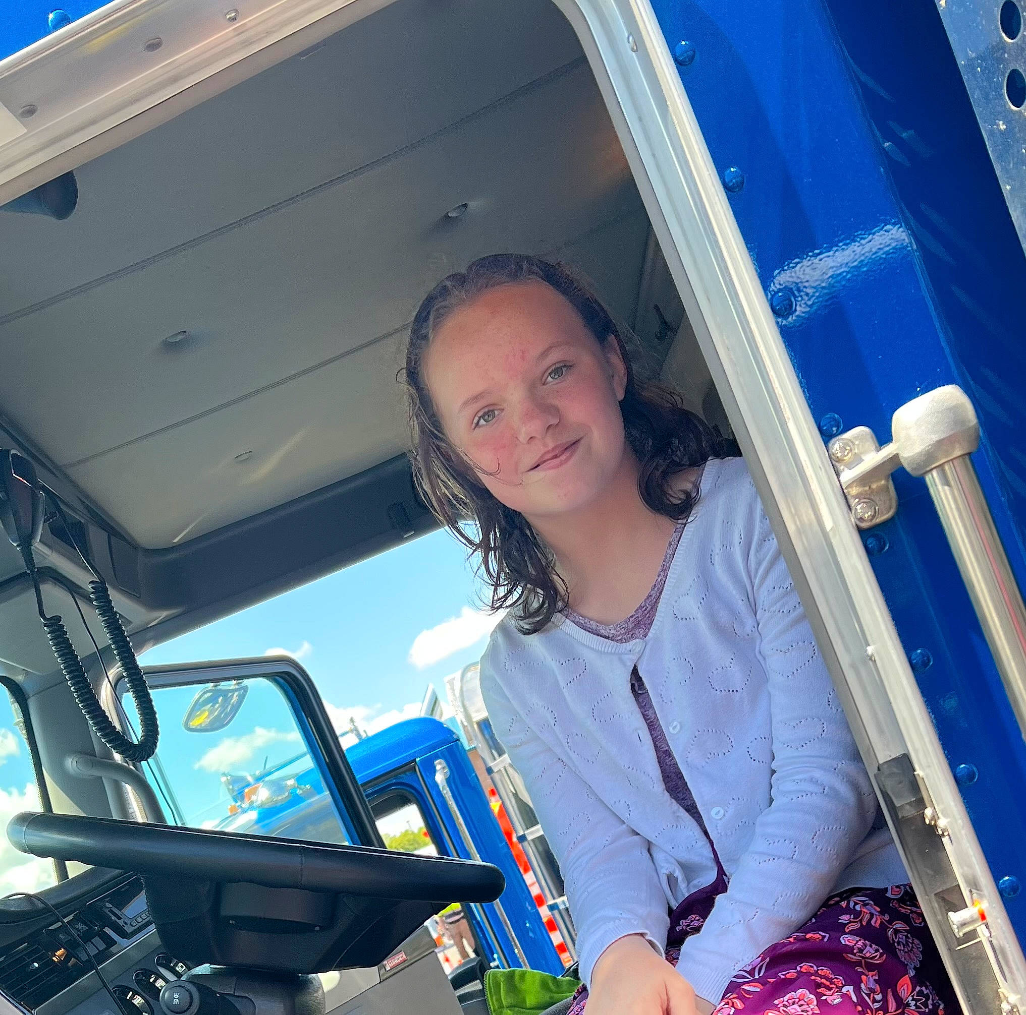 Alexis is registered to the contest to win money with this photo: air_travel, auto_part, automotive_design, automotive_exterior, automotive_window_part, blue, driving, electric_blue, family_car, fun, glass, happy, joy, leisure, motor_vehicle, person, smile, steering_wheel, travel, vehicle