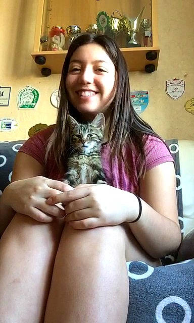 Oups participe au concours pour gagner de l'argent avec cette photo : arm, finger, human_leg, leg, long_hair, thigh