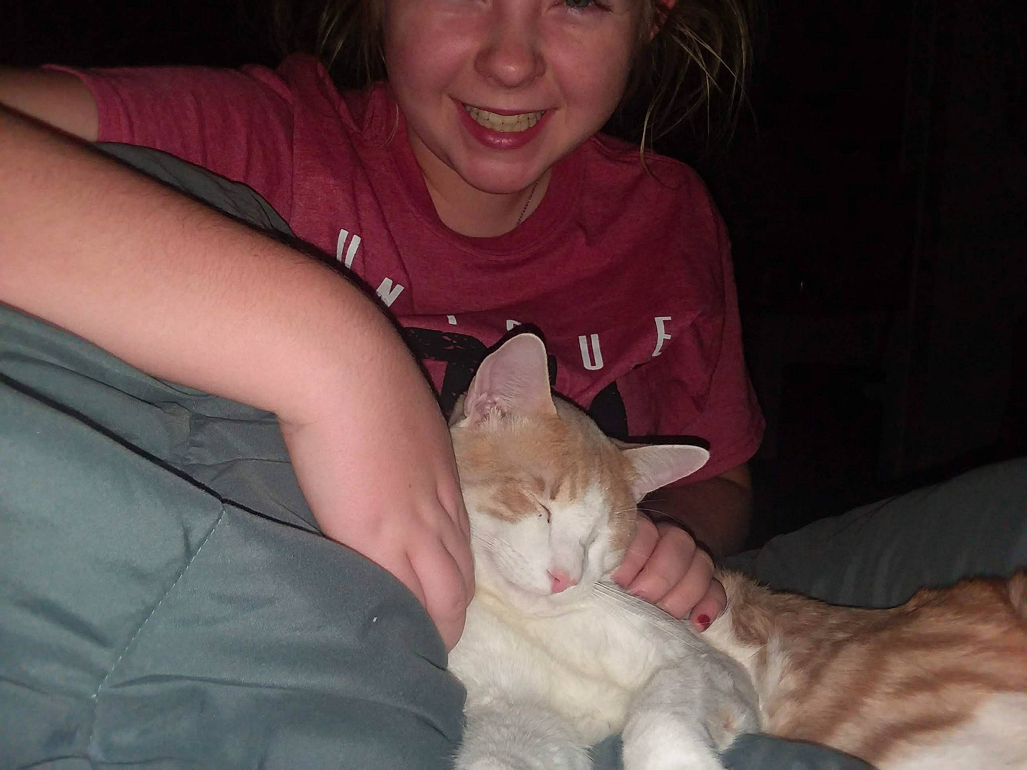 Koen is registered to the contest to win money with this photo: carnivoran, cat, cat_like_mammal, child, ear, girl, joy, kitten, mammal, nose, person, skin, small_to_medium_sized_cats, vertebrate, whiskers