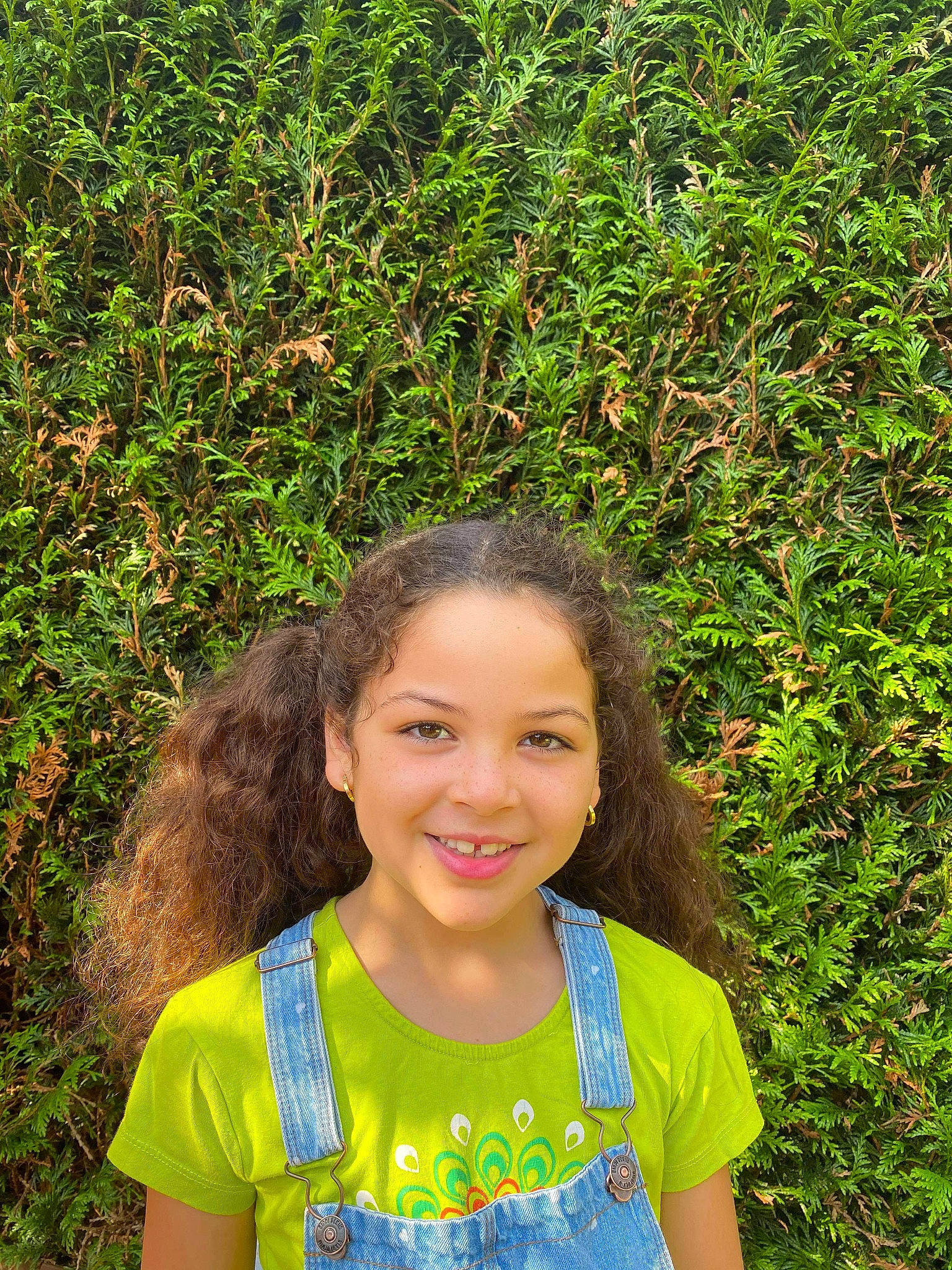 Aymeline a rejoint le concours — aidez-le/la à gagner de superbes lots ! adaptation, botany, child, fun, grass, green, hair, hairstyle, happy, joy, leisure, long_hair, person, plant, smile, summer, vacation