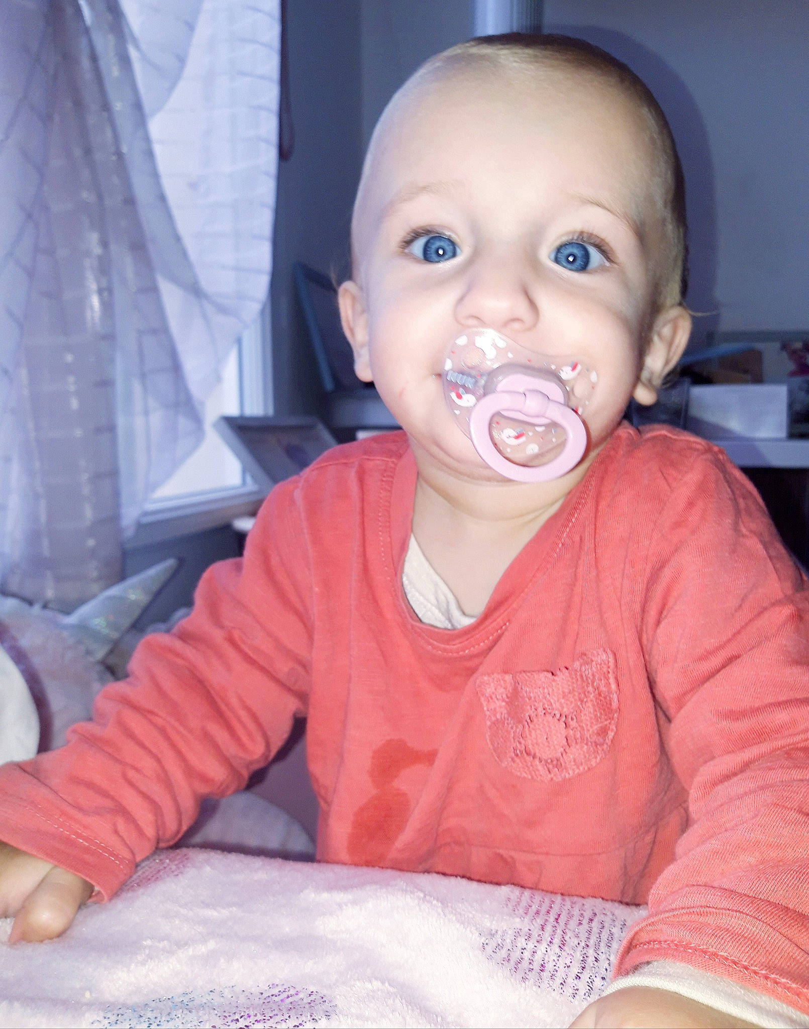 Shannel a rejoint le concours — aidez-le/la à gagner de superbes lots ! baby, baby_toddler_clothing, cheek, child, chin, ear, eyebrow, eyelash, finger, forehead, fun, hairstyle, happy, head, iris, lip, mouth, nose, person, sleeve