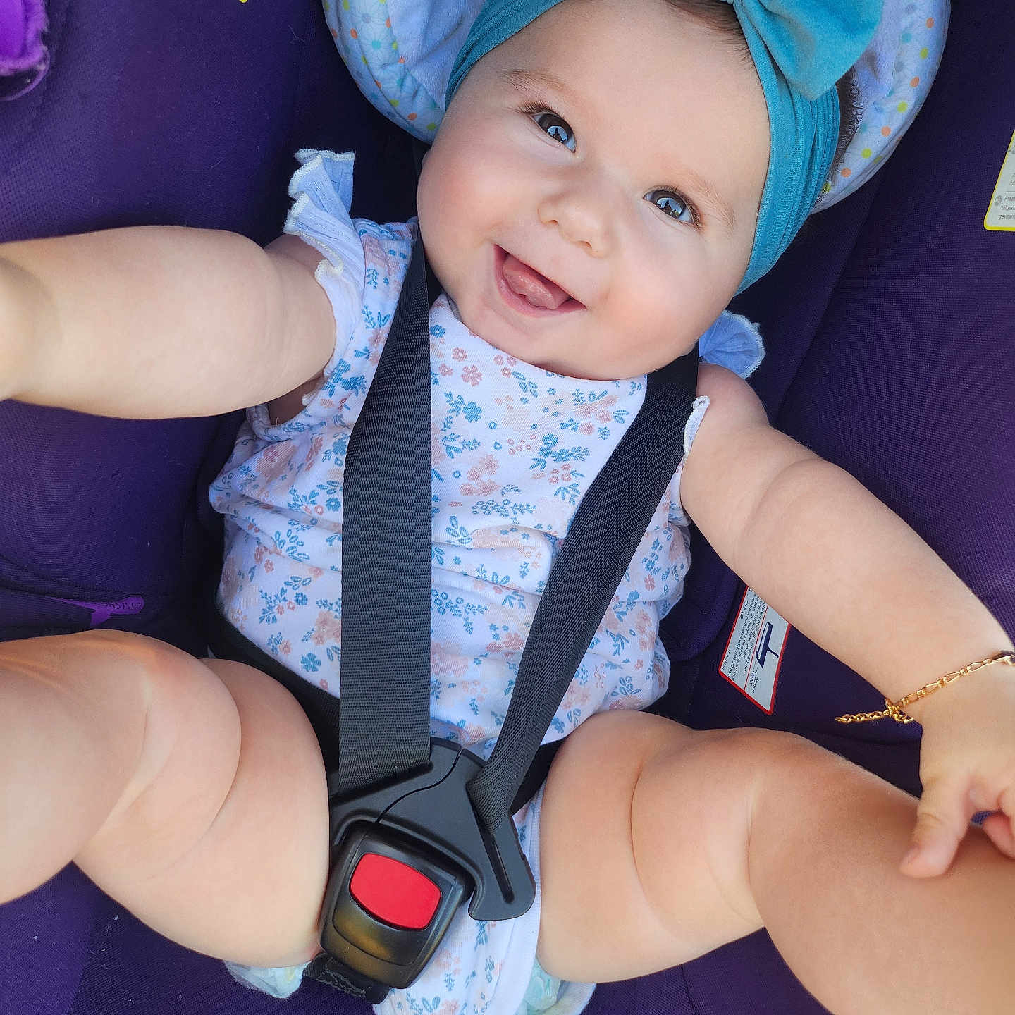 Alba participe au concours pour gagner de l'argent avec cette photo : accessories, baby, belt, bonnet, cap, clothing, cushion, dress, face, hat, head, homedecor, jewelry, necklace, person, photography, portrait, strap, transportation, vehicle