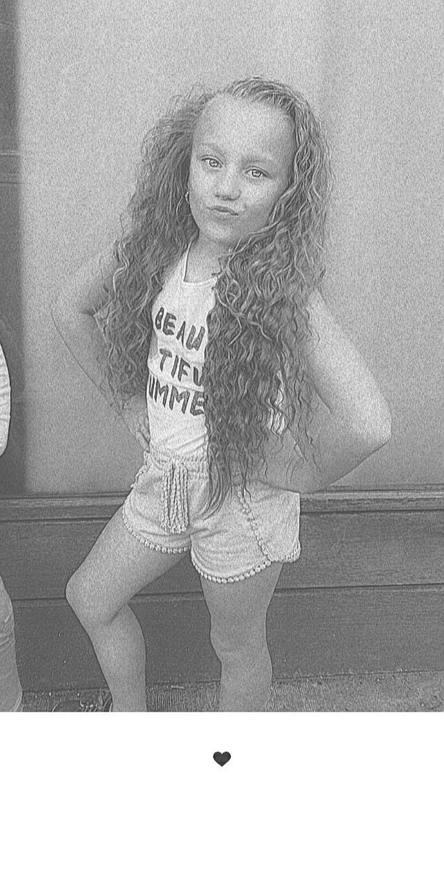 Leyla participe au concours pour gagner de l'argent avec cette photo : beauty, black_and_white, child, child_model, eye, hair, leg, lip, long_hair, model, monochrome, monochrome_photography, person, photo_shoot, photograph, photography, portrait, snapshot, standing, style